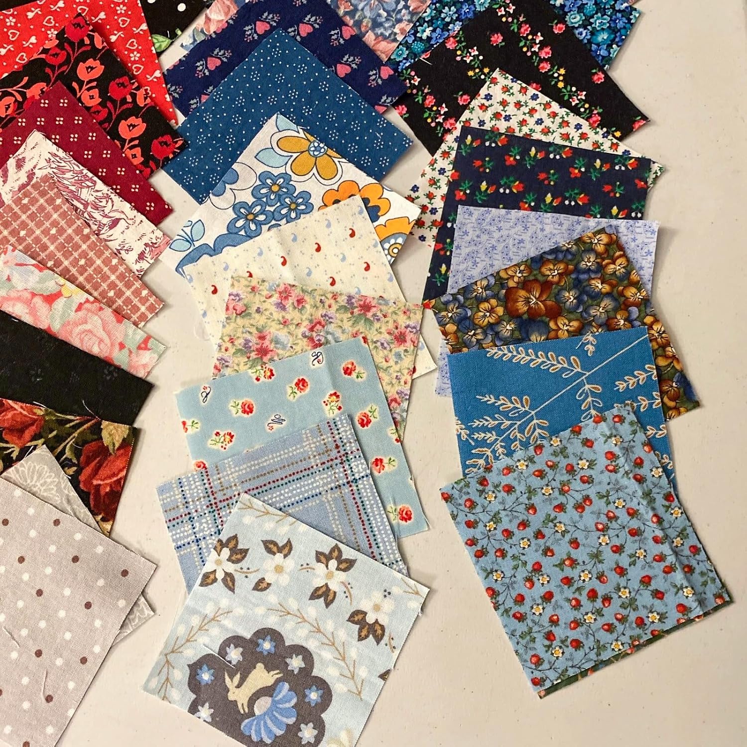 200 Assorted Pre-Cut 1.5 Inch Fabric Squares – 100% Cotton Quilt Scraps for Patchwork, Sewing, Quilting & DIY Craft Projects