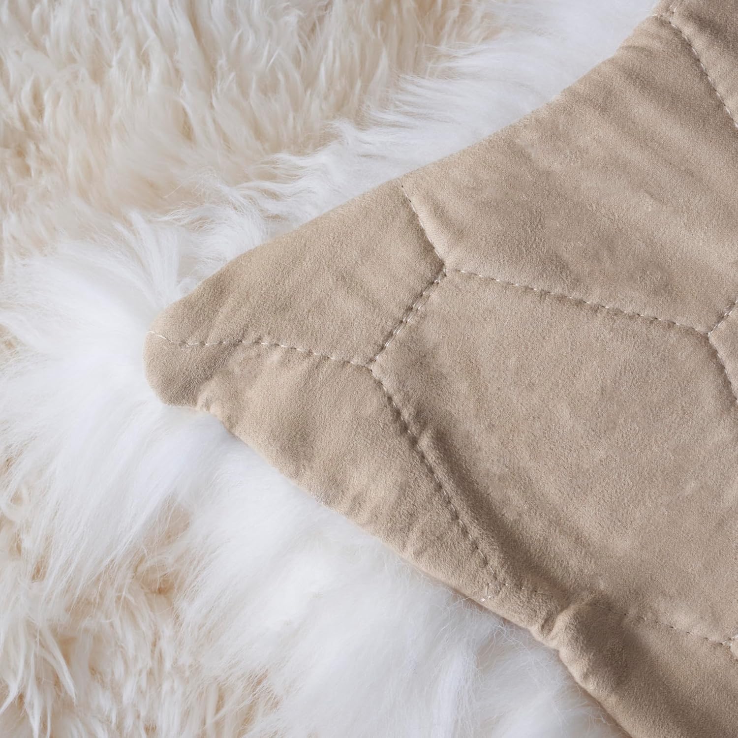 SAFAVIEH Sheep Skin Collection Accent Rug - 4' x 6', Natural & White, Handmade Rustic Glam Genuine Pelt, 3.4-inch Thick Ideal for High Traffic Areas in Entryway, Living Room, Bedroom (SHS211A)