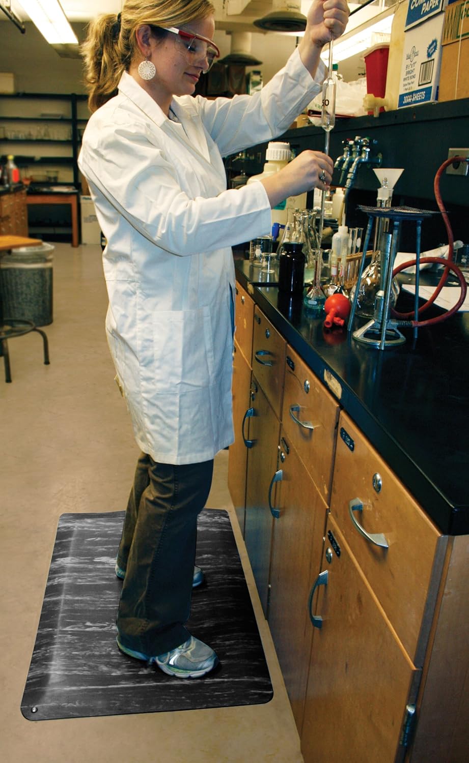 Wearwell PVC 419 UltraSoft Tile-Top Mat, Safety Beveled Edges, for Dry Areas, 4' Width x 60' Length x 7/8" Thickness, Gray