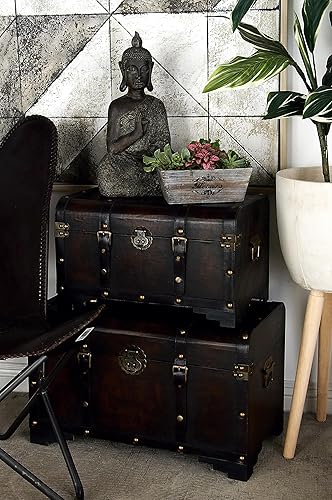 Miniatura 5 de Deco 79 Juego de 3 baúl tapizado de madera con detalles y tachuelas vintage 28 pulgadas 24 pulgadas 20 pulgadas de ancho marrón