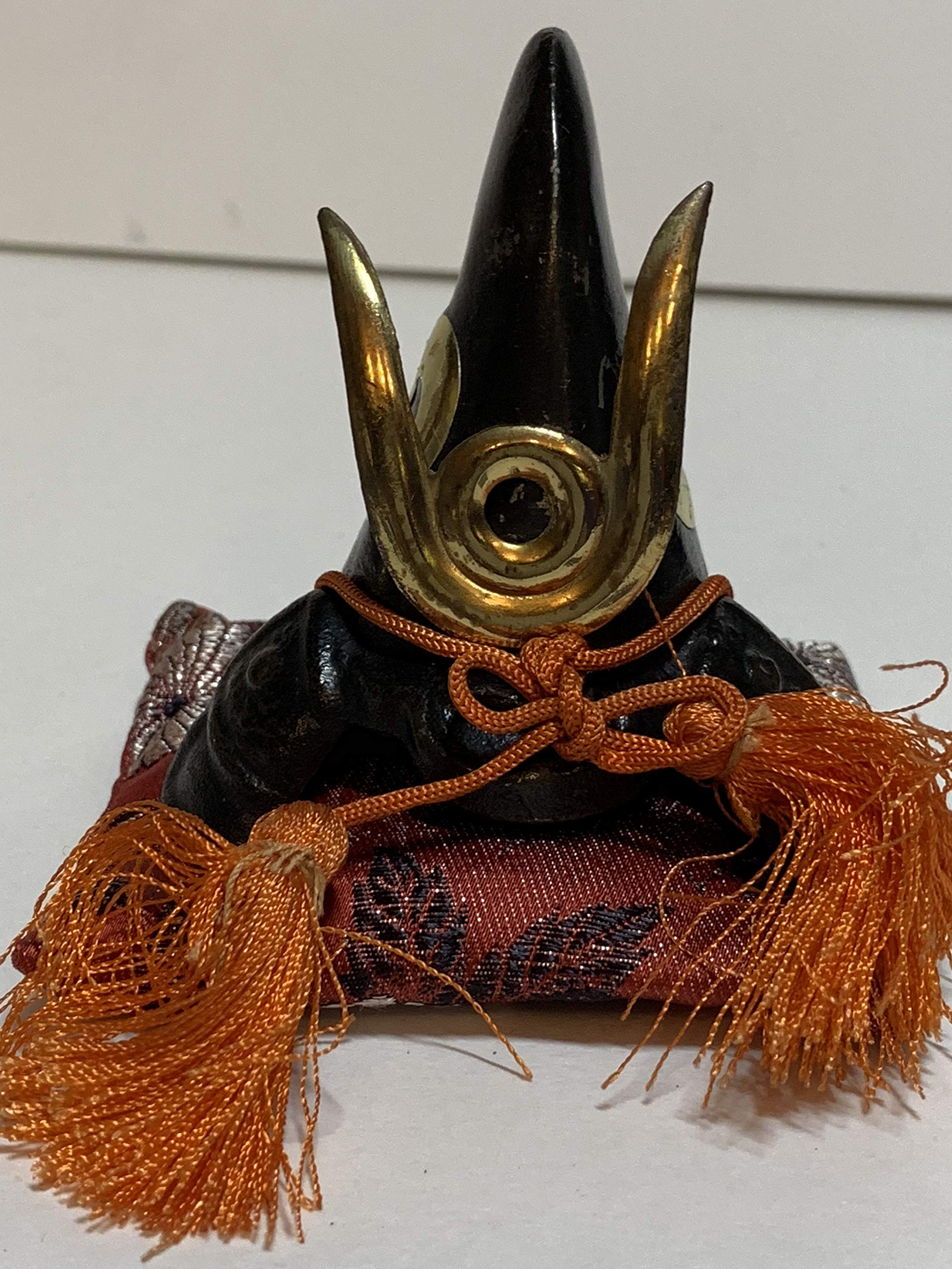 Amazon.co.jp: 戦国武将【ミニ兜】加藤清正 鉄製 兜飾り・豆兜(座布団