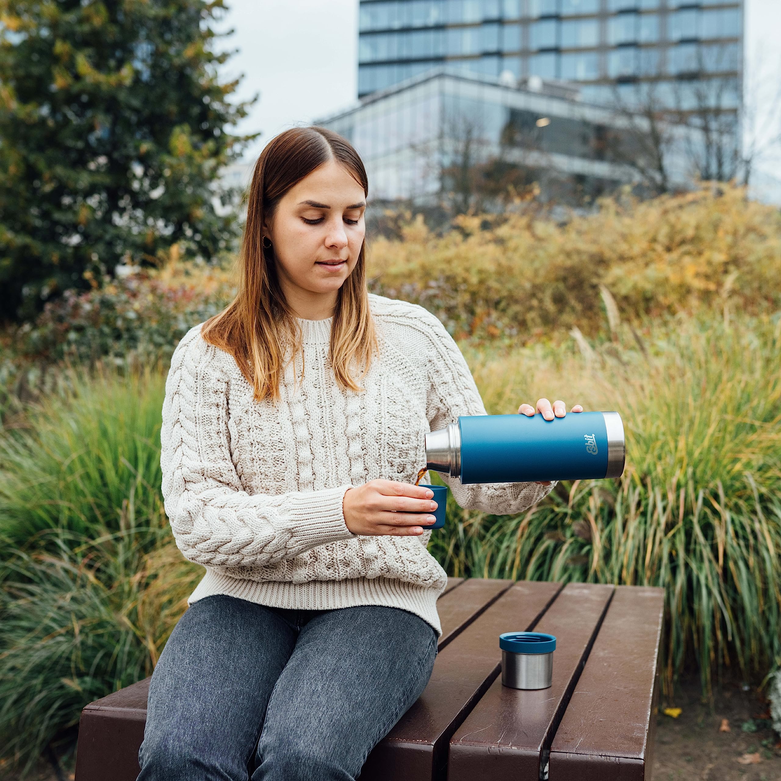 Esbit Thermoflasche Sculptor - Isolierte Flasche aus Edelstahl für warme und kalte Getränke – 1000 ml in Polar Blue | d kalte Getränke – 1000 ml in Polar Blue
