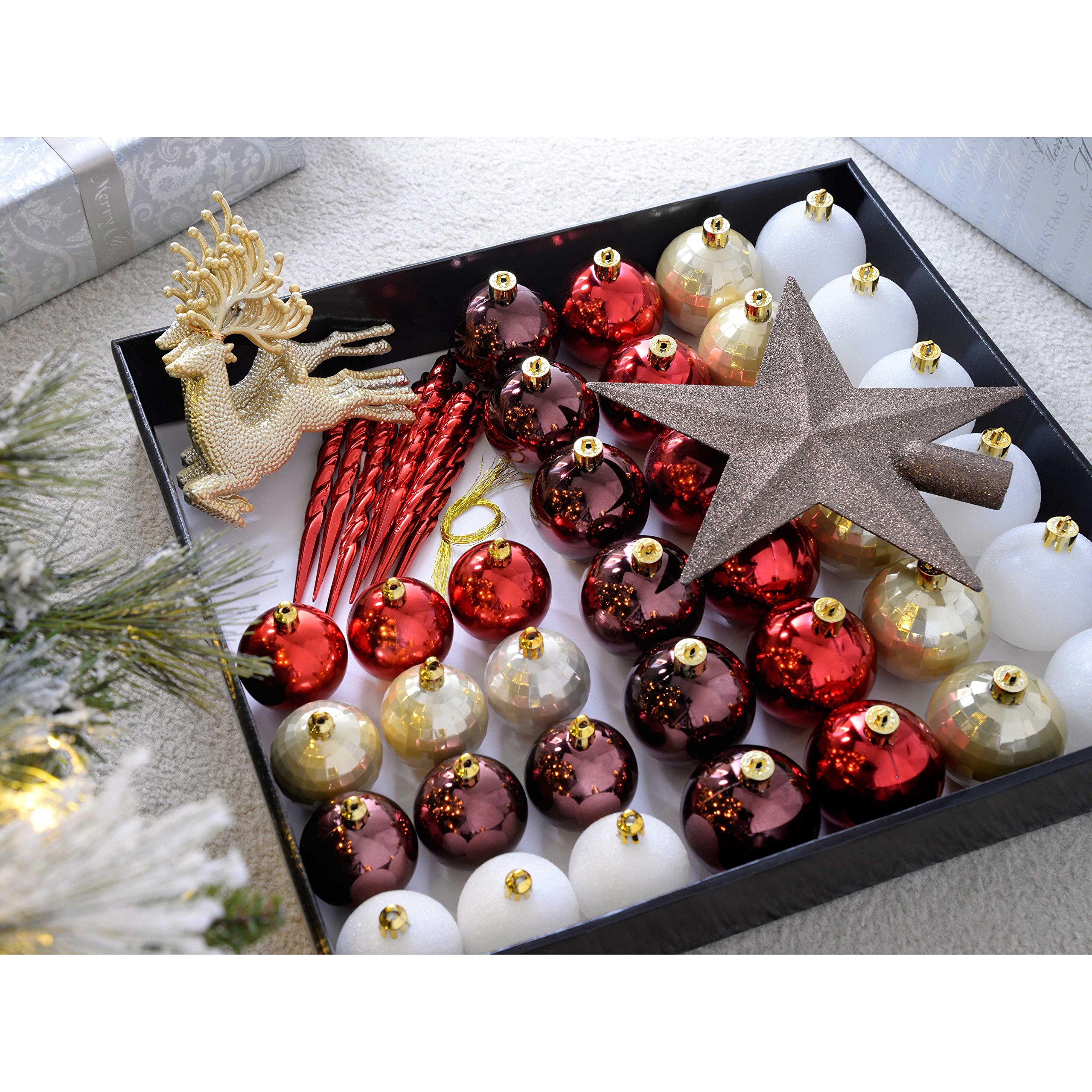 WeRChristmas Juego Bolas inastillables para árbol de Navidad, Color Rojo, Blanco, Dorado, Chocolate, Baya, 50 Piece