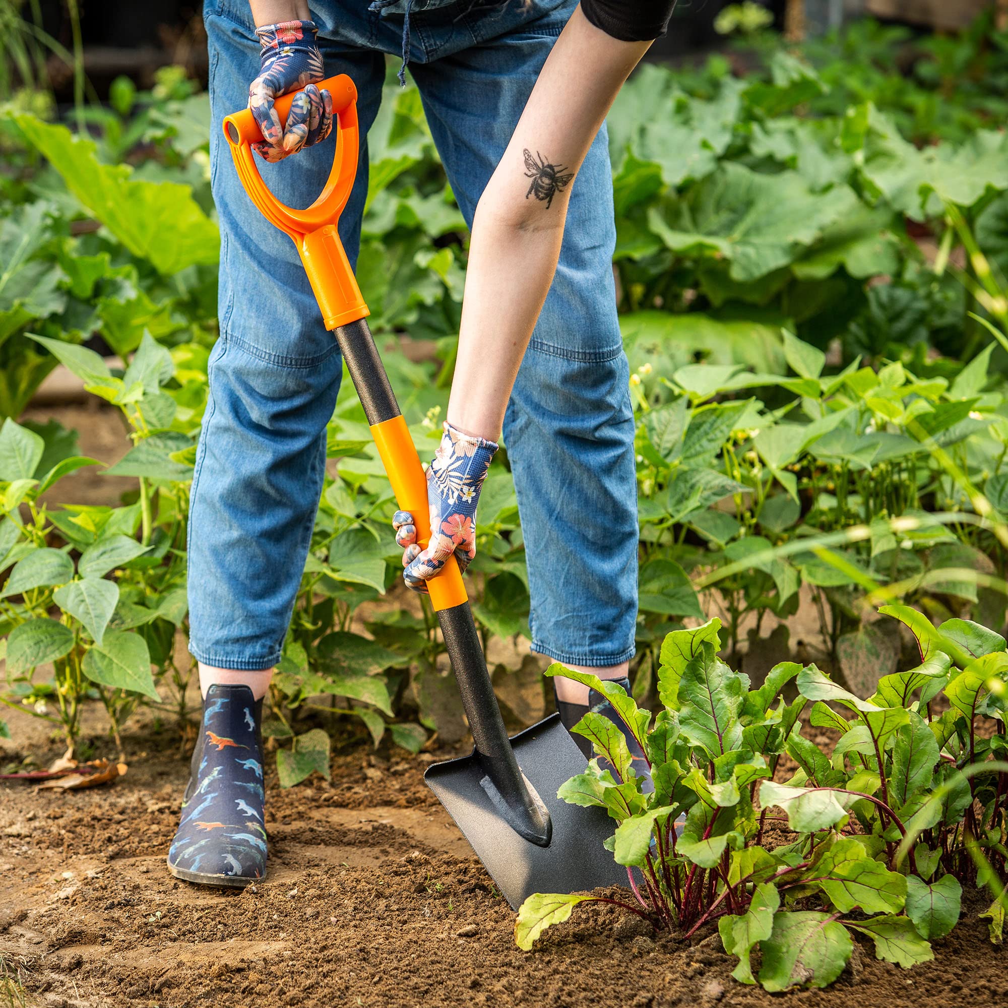 KADAX Pala Puntiaguda, Pala pionera, Pala de Jardinero con Mango en D, Pala de jardín, Pala con Mango metálico, Pala de cavar, Pala de cavar para jardín, Pala de jardín (86 cm, Negro/Naranja)