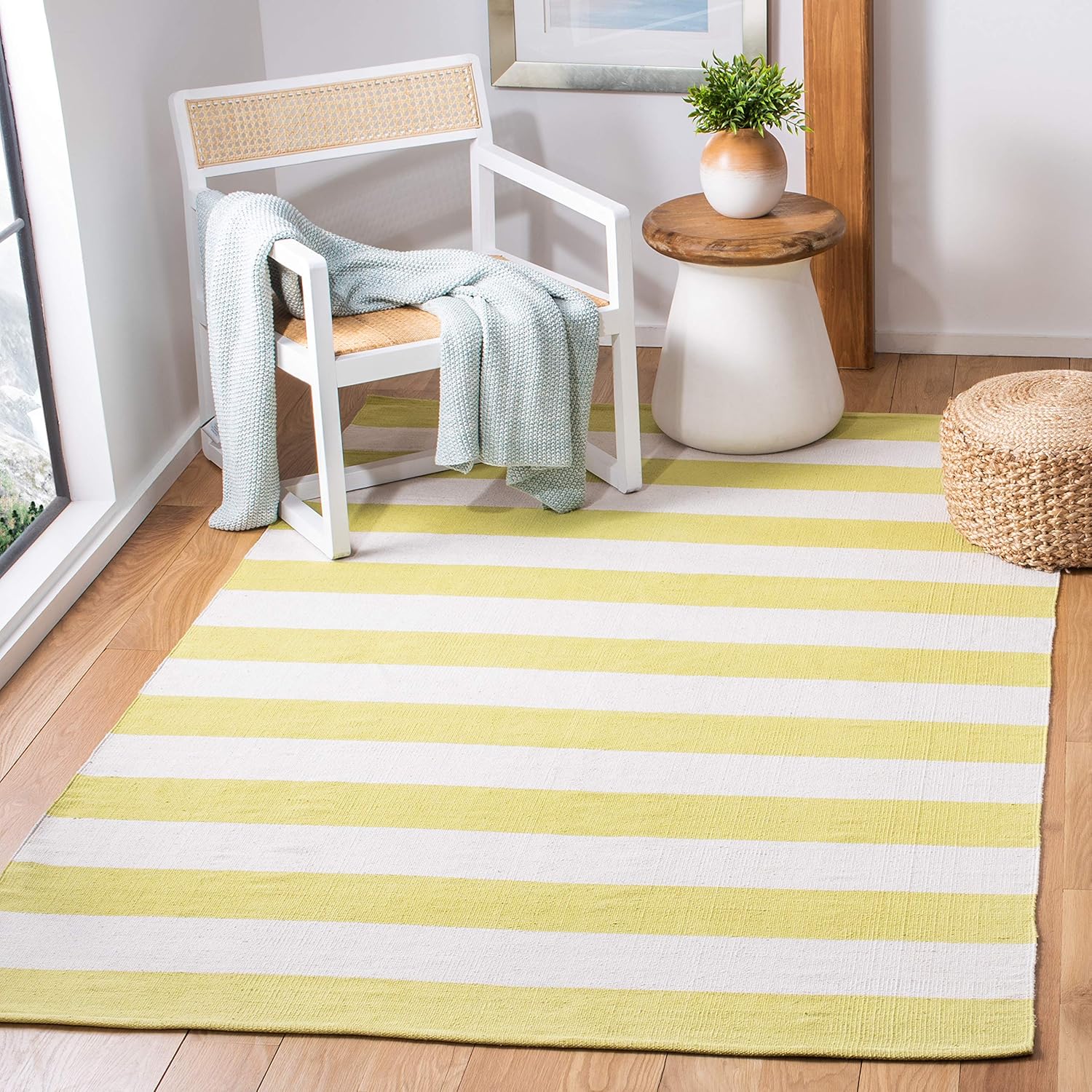 SAFAVIEH Montauk Collection Accent Rug - 3' x 5', Green & Ivory, Handmade Flatweave Cotton, Woven Texture, Farmhouse Stripe Pattern, Ideal for Living Room, Bedroom, Dining Space (MTK712E)
