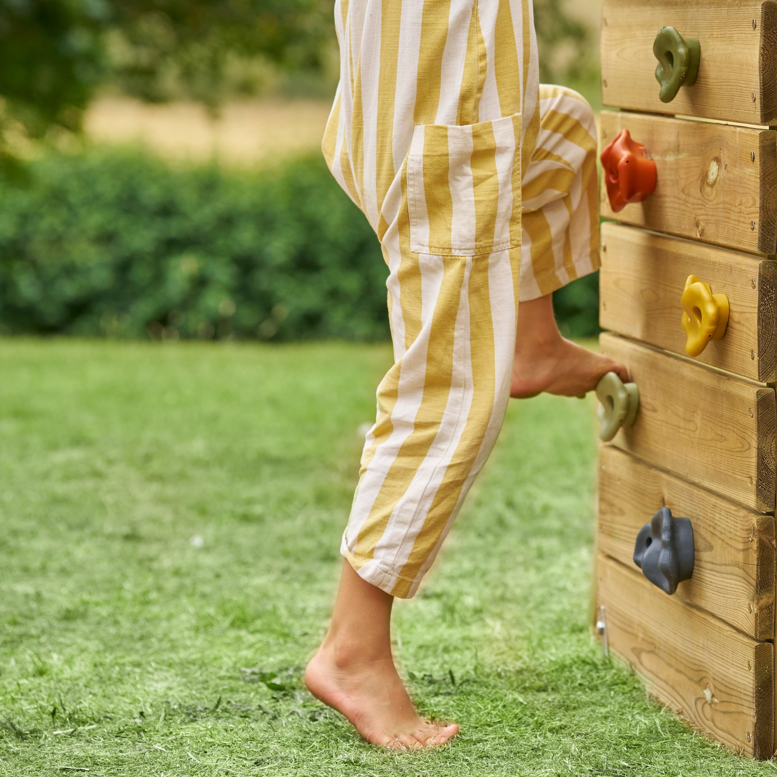 Aire de Jeux GESSETTE avec Toit - Plateforme - échelle - Mur d'escalade - 2 balançoires - Toboggan h210 cm