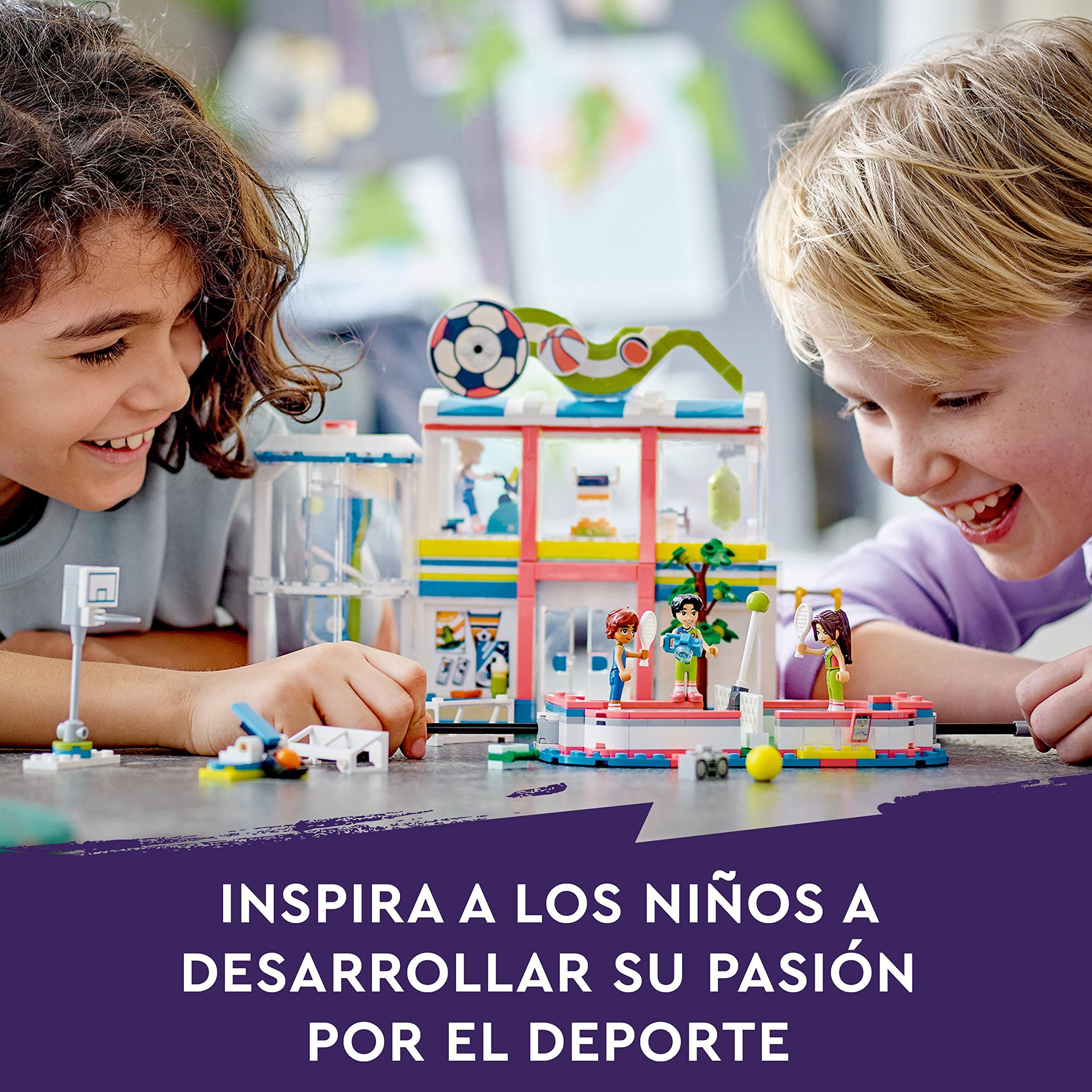 LEGO Friends Centro Deportivo con Juegos de Fútbol, Baloncesto, Tennis y Muro de Escalada, 4 Mini Muñecas, Regalos y Juguetes de Heartlake City para Niñas y Niños de 8 Años o Más 41744