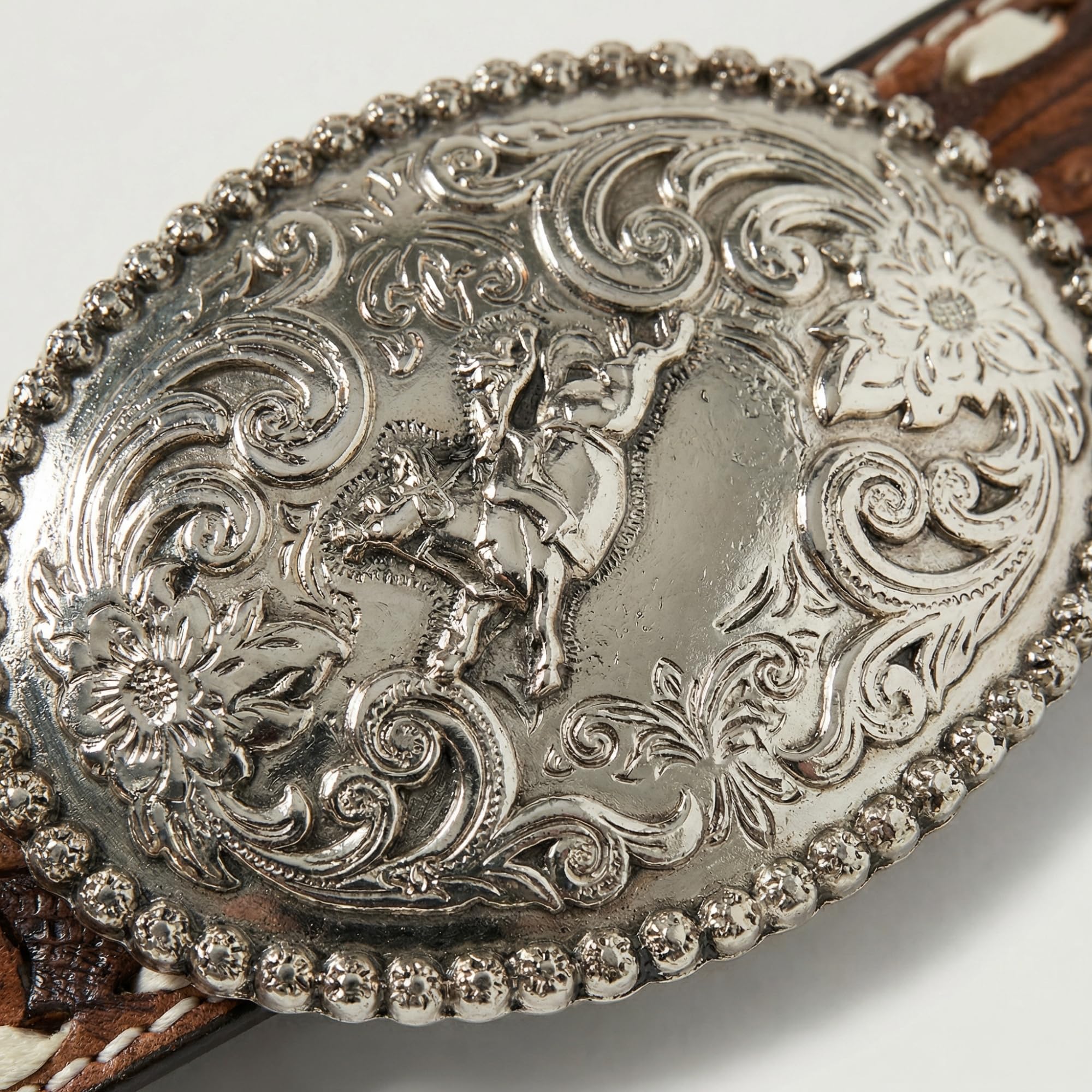 ARIAT Cintura da ragazzo in vera pelle, lavorata a mano, con cuciture in pizzo bianco con fibbia in rilievo argento
