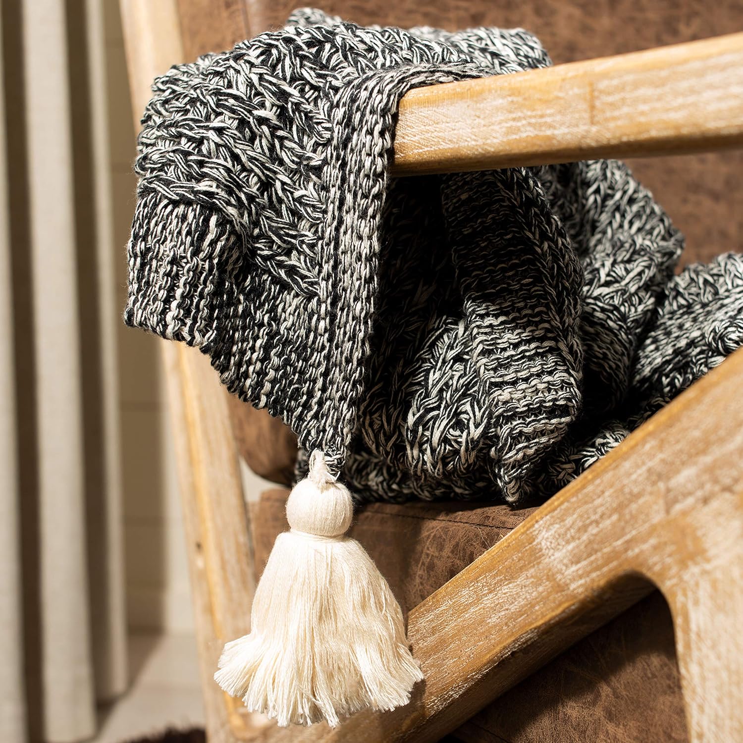 SAFAVIEH Home Pennie Black and Natural Knit Tassel Throw Blanket