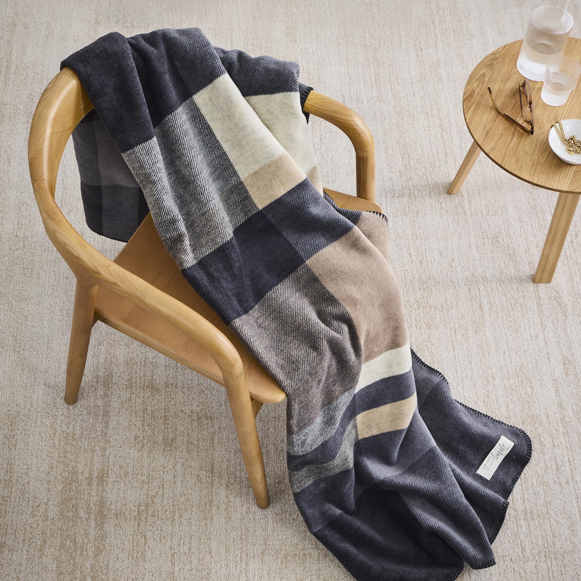 s.Oliver Decke 150x200 cm - Baumwollmix, Made in Germany, warm & waschbar, Kuscheldecke kariert grau beige