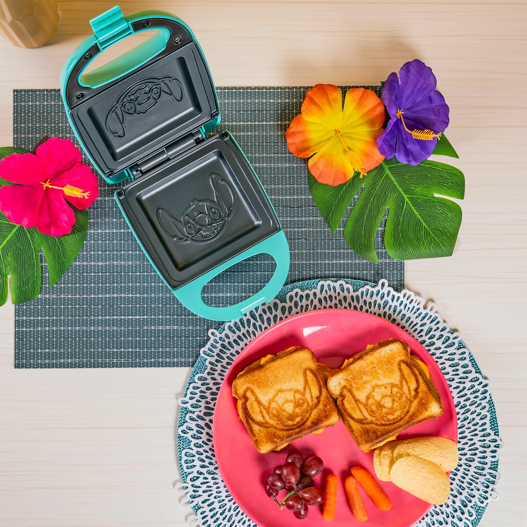 Uncanny Brands Disney Lilo and Stitch Sandwich Tostadora individual pequeño electrodoméstico de cocina