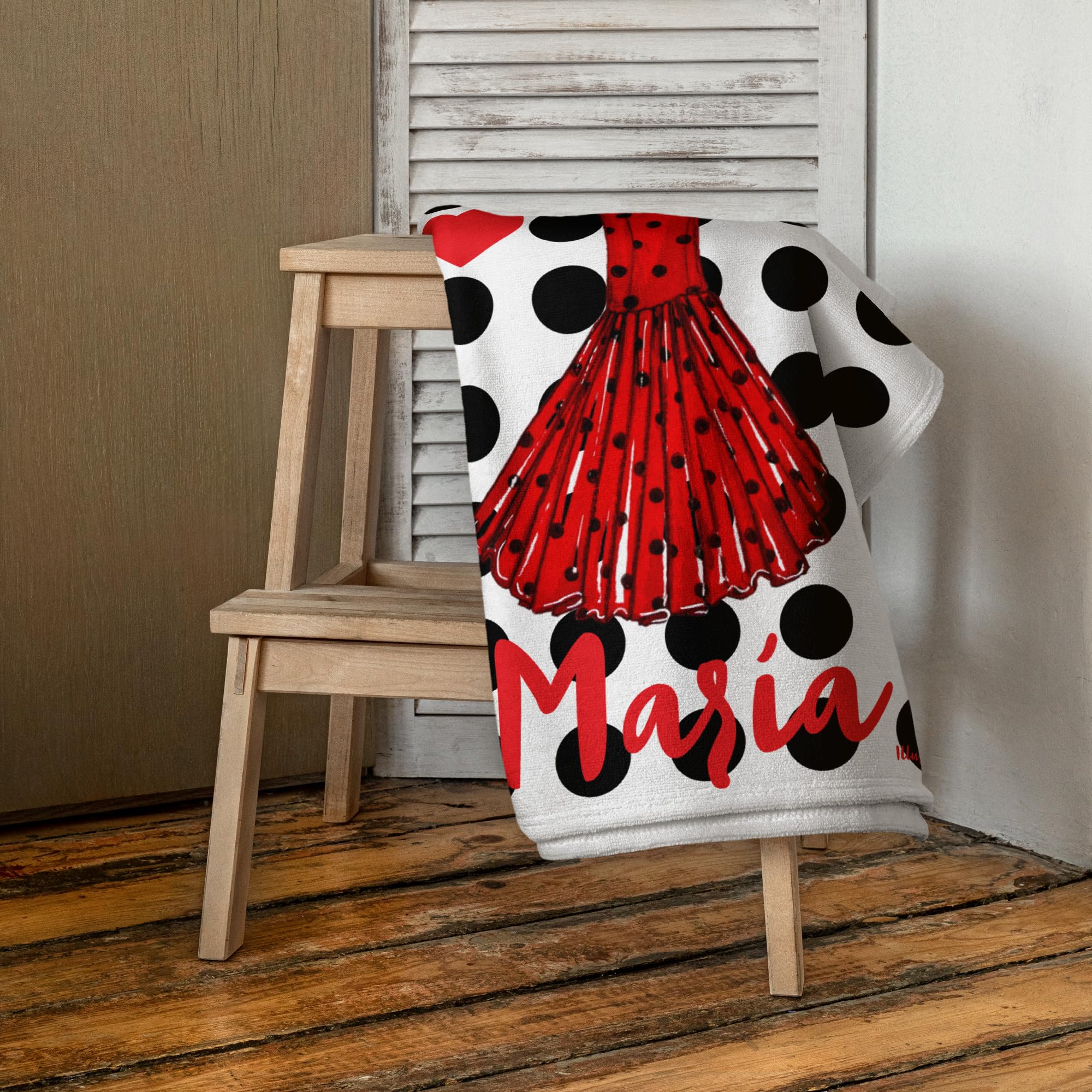 Serviette Personnalisée Flamenco 152x76 cm – María Rouge | Serviette personnalisée flamenco avec prénom, grand format doux pour plage, piscine, danse ou cadeau.