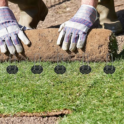 Miniatura 8 de Finderomend Paquete de 100 grapas de paisaje y 100 juntas, grapas de jardín de acero galvanizado de calibre 8 8 pulgadas de largo con almohadillas