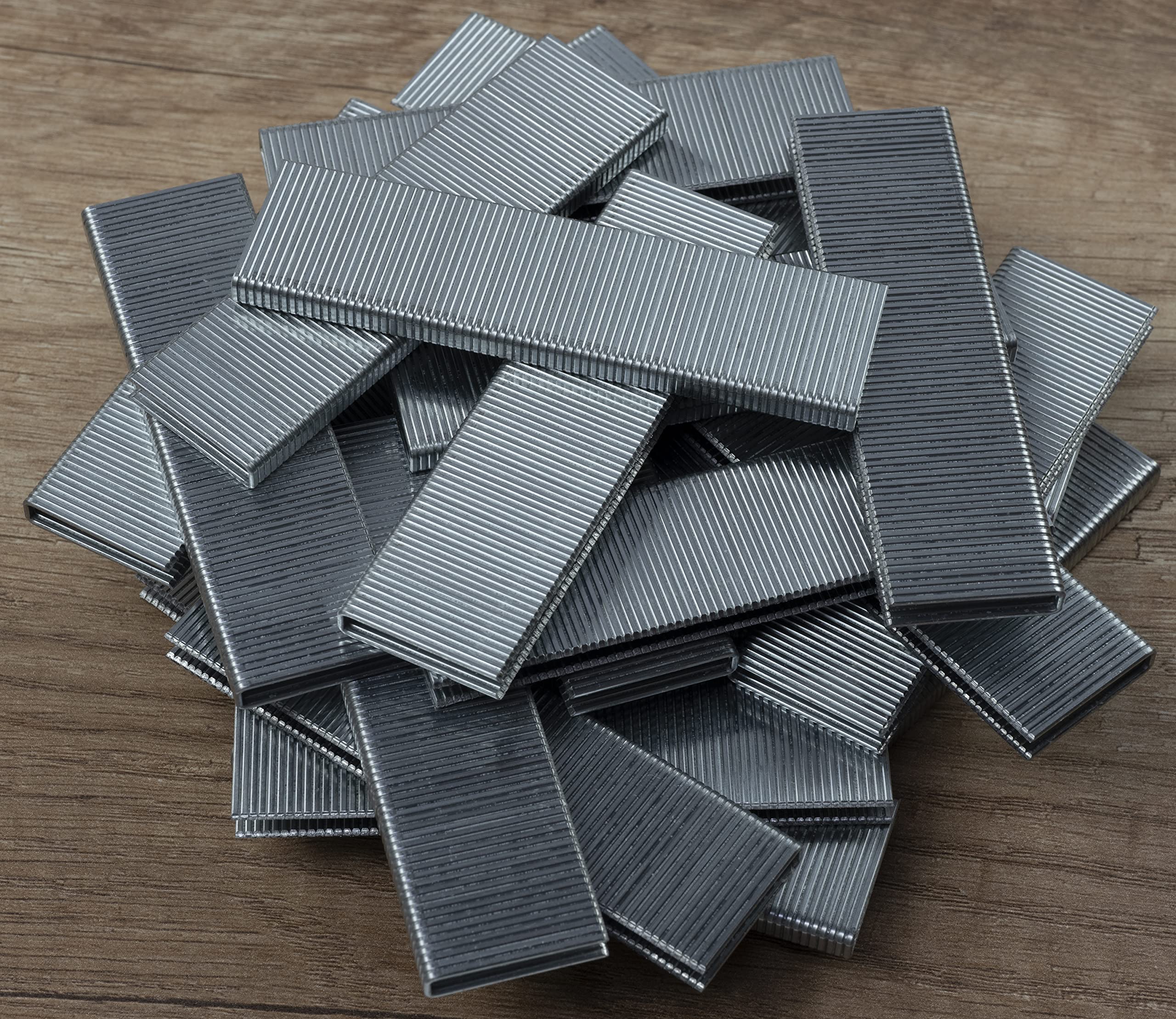 AERZETIX - C58773 - Lot de 2500 agrafes à couronne étroite - 25x5.7x1 mm - pour agrafeuse cloueuse pneumatique GA18 - accessoire d'agrafage bois meuble tapisserie menuiserie - en acier