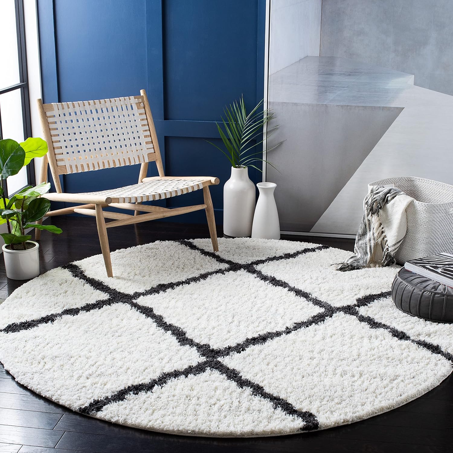 SAFAVIEH August Shag Collection Area Rug - 6'7" Round, Ivory & Black, Trellis Design, Non-Shedding & Easy Care, 1.25-inch Thick Ideal for High Traffic Areas in Living Room, Bedroom (AUG502A)