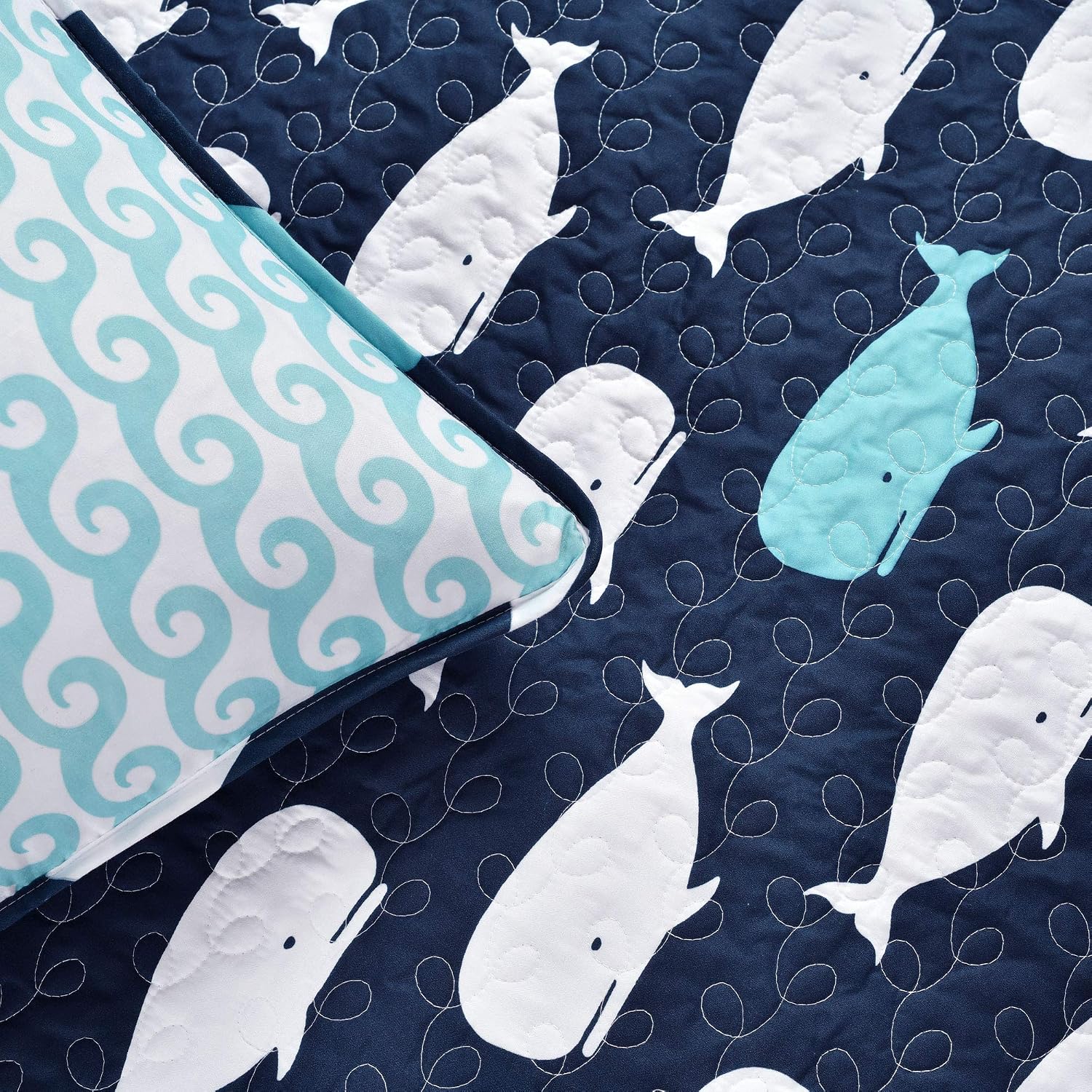 Lush Decor Whale Kids Reversible 5 Piece Quilt Bedding Set with Sham and Decorative Throw Pillows, Full/Queen, Navy