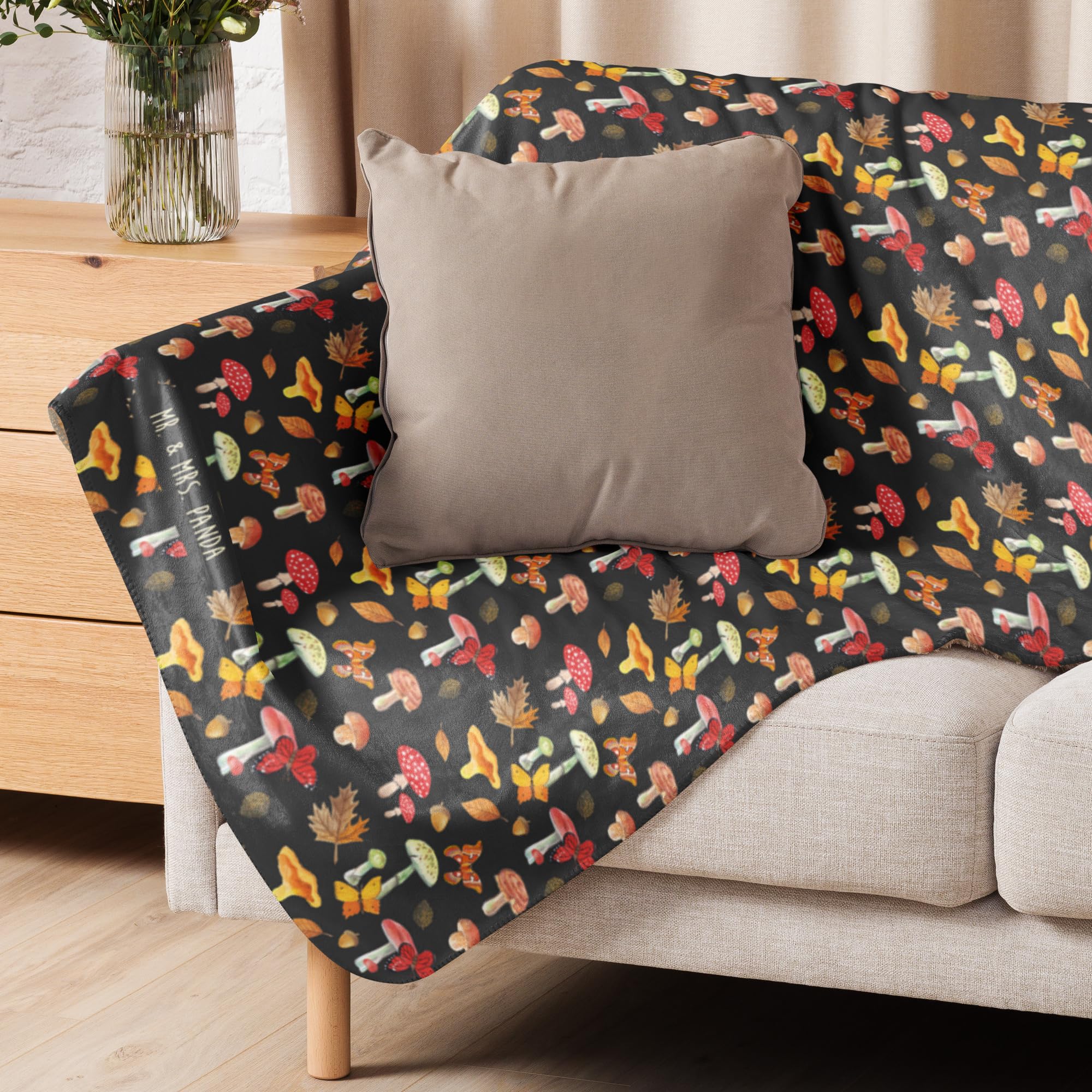 Mr. & Mrs. Panda Decke Pilze Schmetterlinge 130 x 155 cm - Geschenk, Heimdecke, Schmetterling Muster, Nachtfalter, Kuscheldecke, Tagesdecke, Sofadecke, Schmusedecke, Pilz