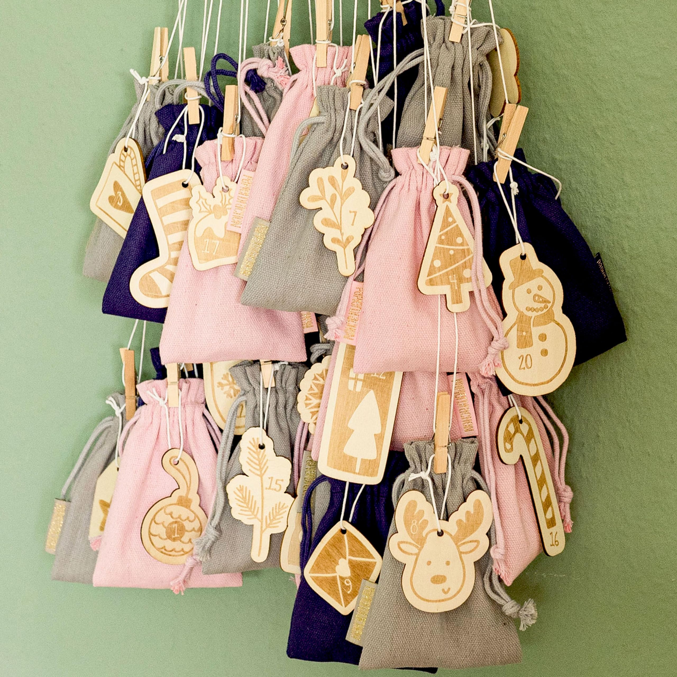 Papierdrachen 24 Advent Calendar Numbers Made of Wood with Cotton Cord, Christmas Motifs - Image 4