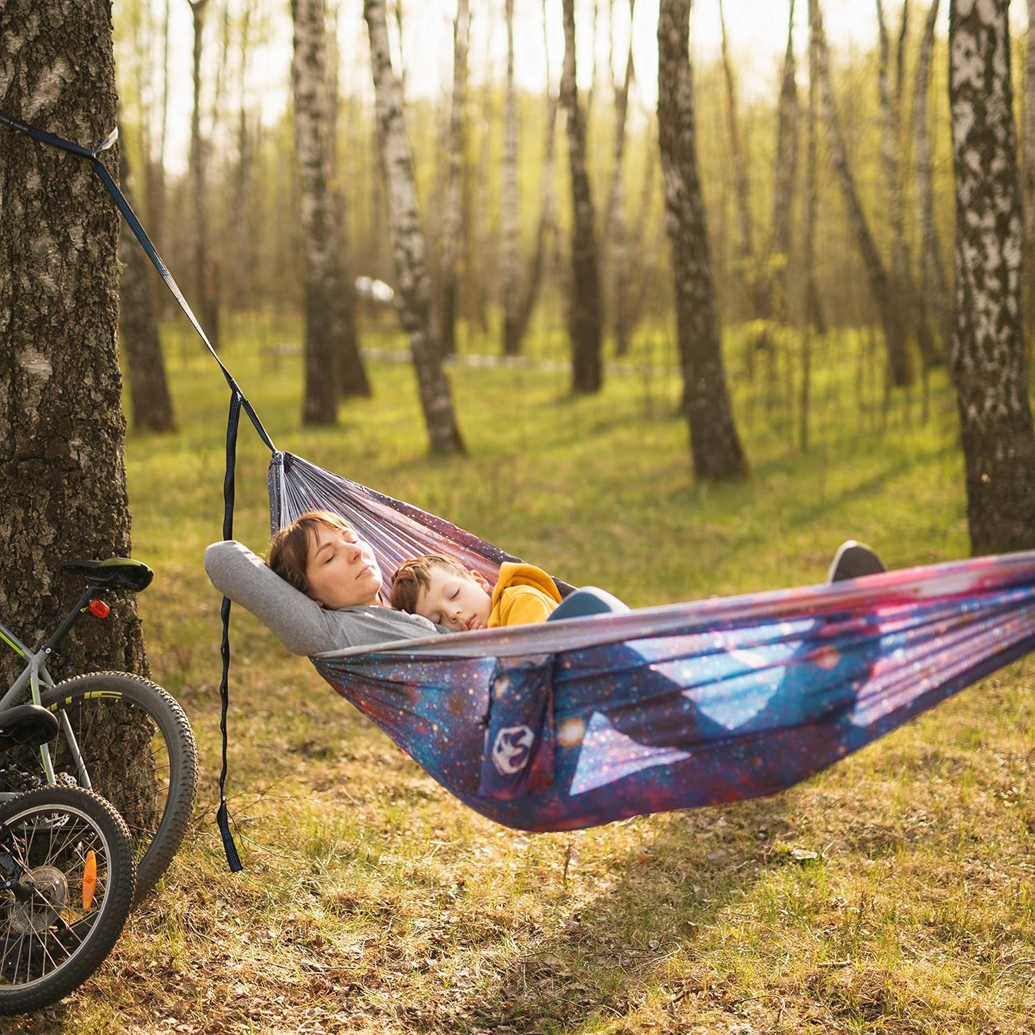 Foxelli Camping Hammock & Tree Straps Bundle – Includes Lightweight Parachute Nylon Hammock & XL Hammock Straps Set