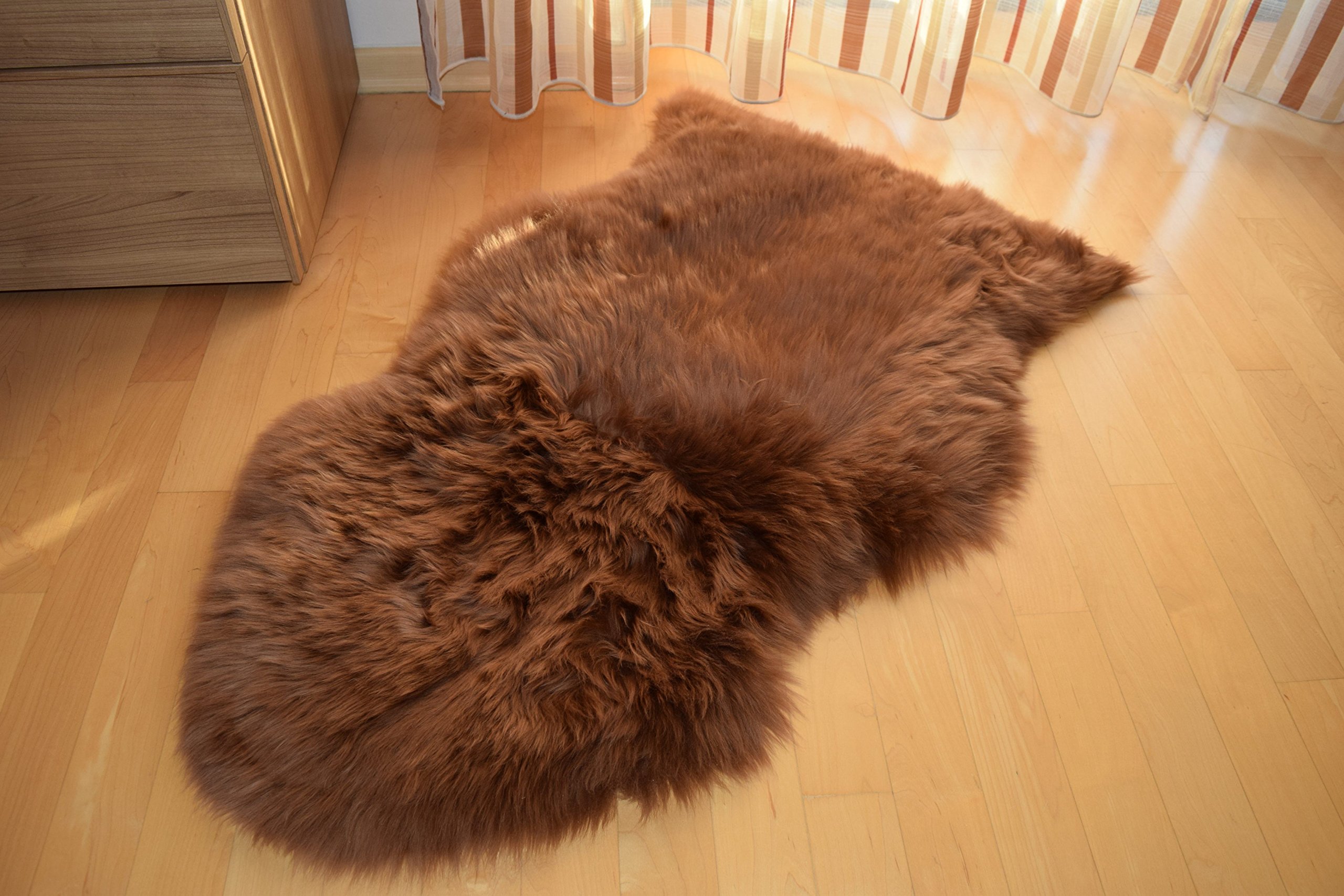 Naturasan Premium Schaffell Lammfell Langhaar Naturfell Teppich, Dekofell, Lounge Style, Sitzauflage, Läufer, Vorleger (Camel/Mittelbraun, 90-100cm)