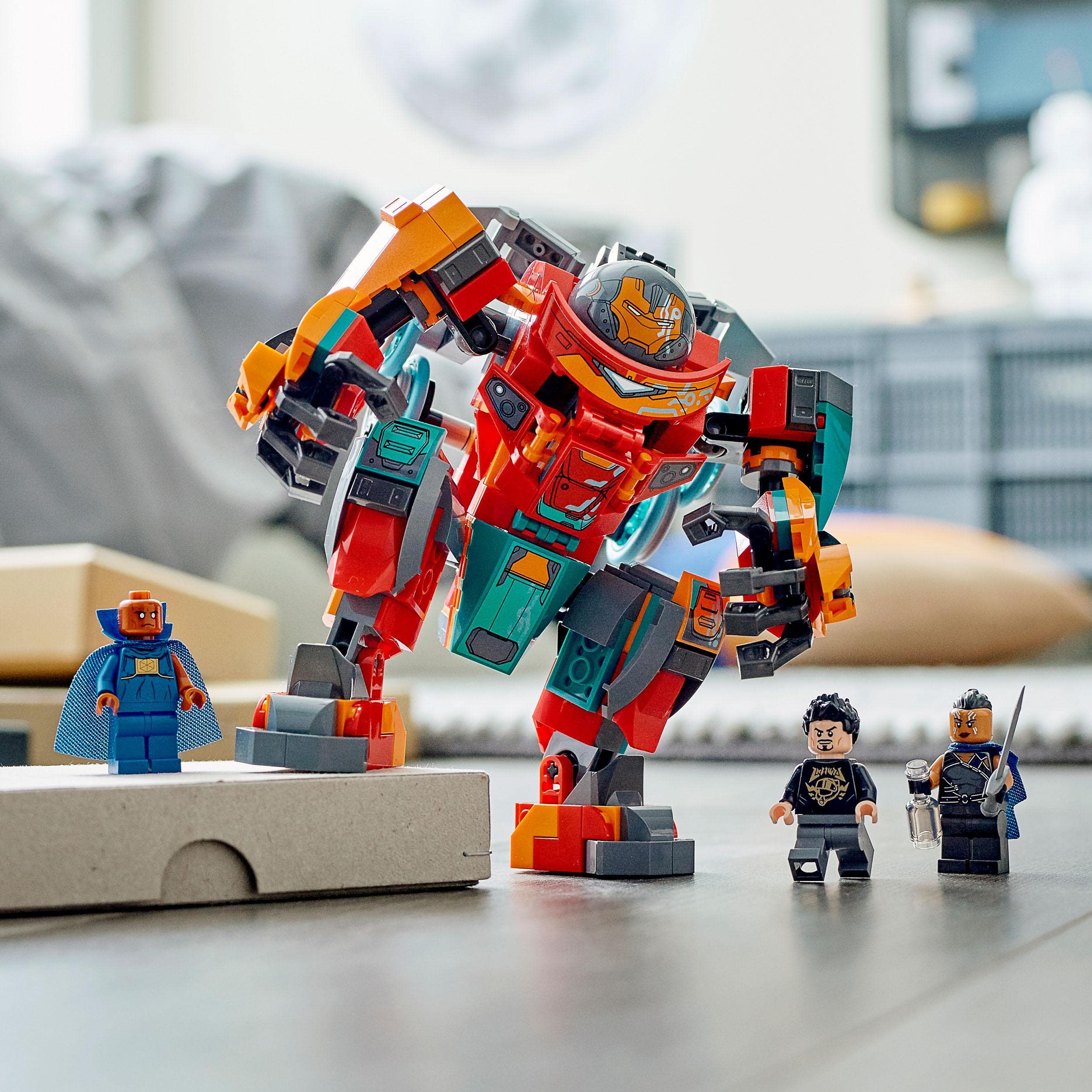 LEGO 76194 Marvel Tony Starks Sakaarianischer Iron Man, Action-Figur mit Transformer-Spielzeugauto Für Kinder Ab 8 Jahren