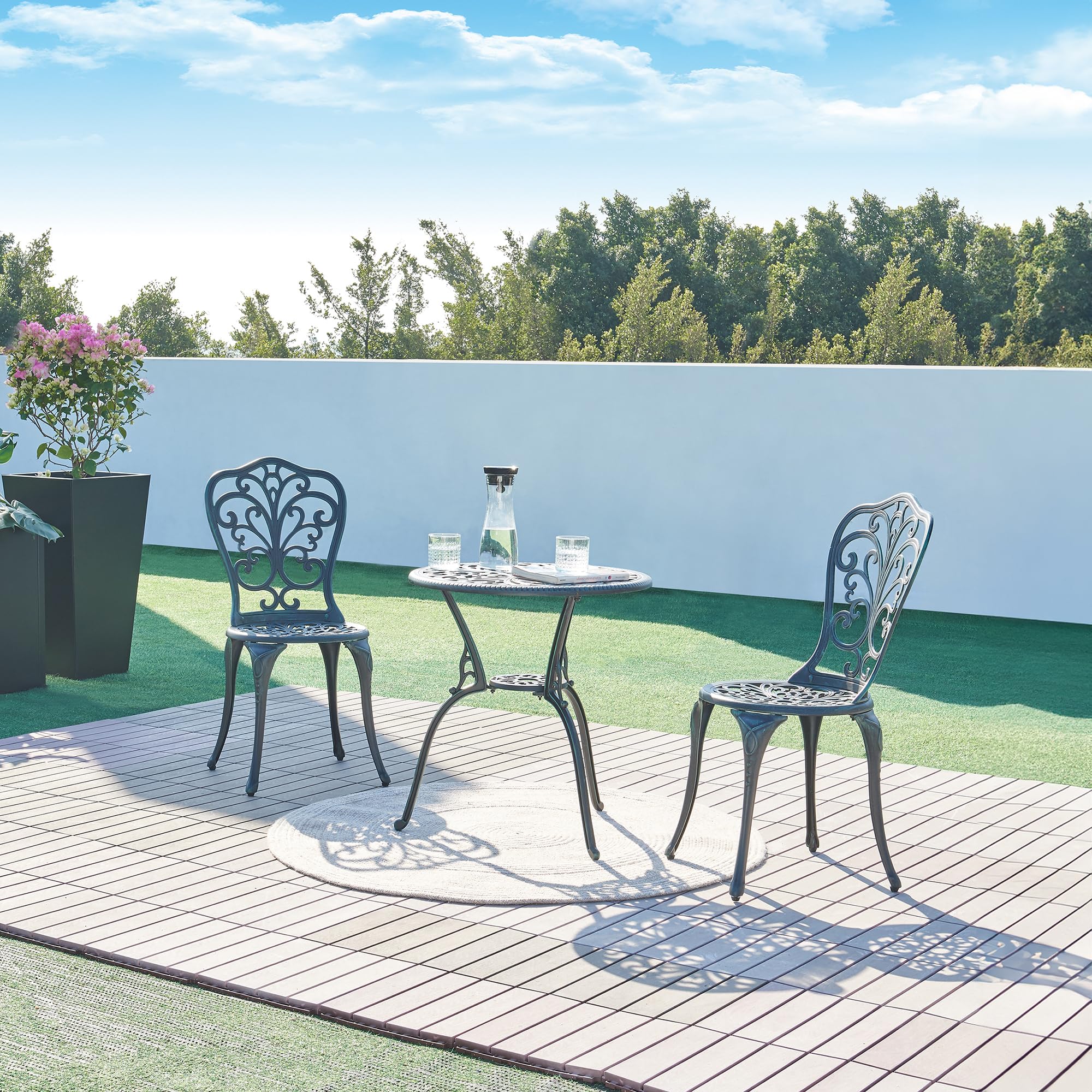casa.pro Juego de Bistró de 3 Piezas Lupsam Set de 1 Mesa con Abertura para Sombrilla y 2 Sillas Conjunto de Muebles de Exterior Terraza Jardín Patio Balcón Aluminio - Gris Oscuro con pátina Verde