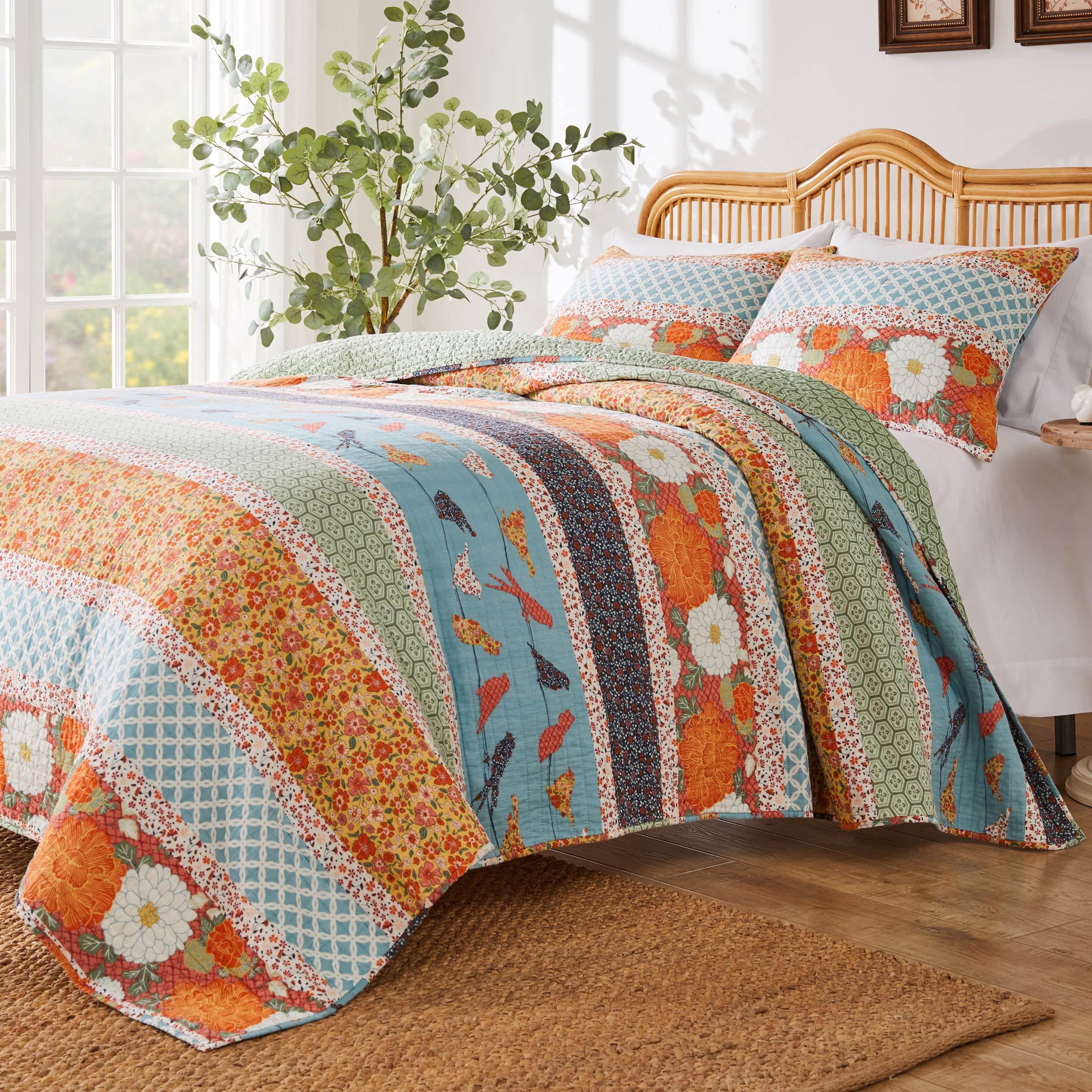 Greenland HomeBarefoot Bungalow Carlie Quilt Set, 3-Piece Full/Queen, Calico Stripes