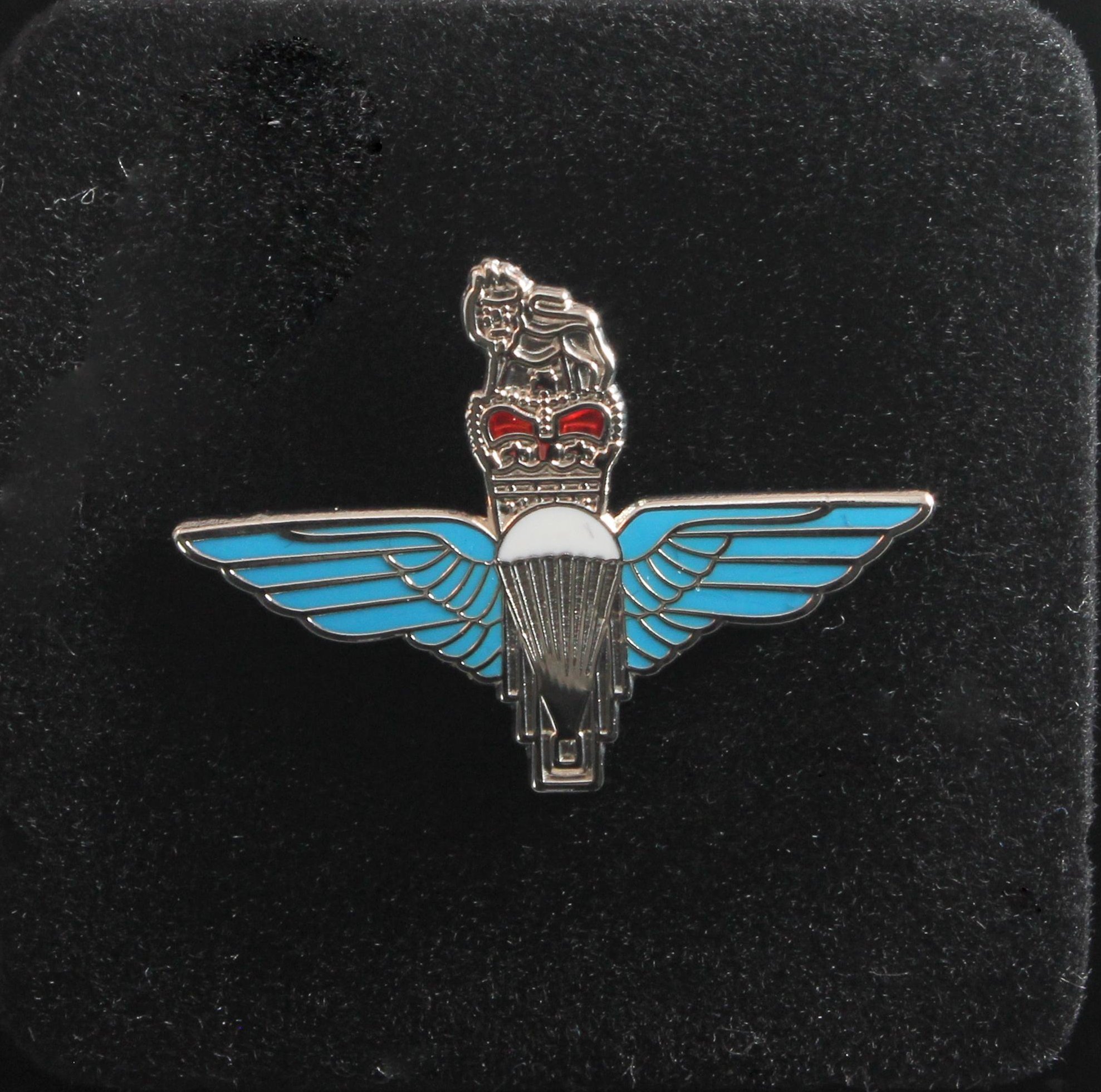 PARACHUTE REGIMENT LAPEL PIN - ENAMEL