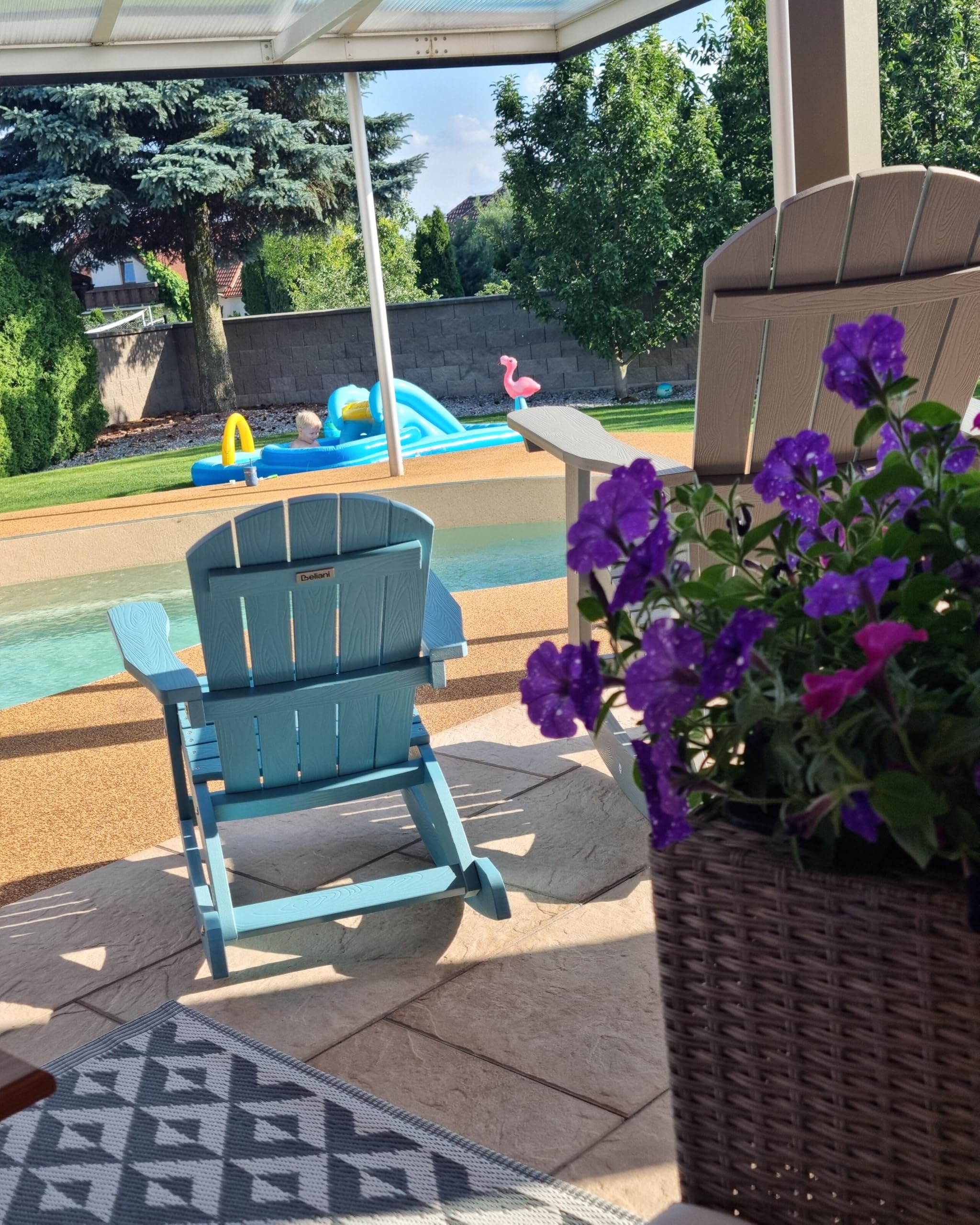 Beliani Muskoka Kinder Garten-Schaukelstuhl Blau mit Breiten Armlehnen modern Adirondack