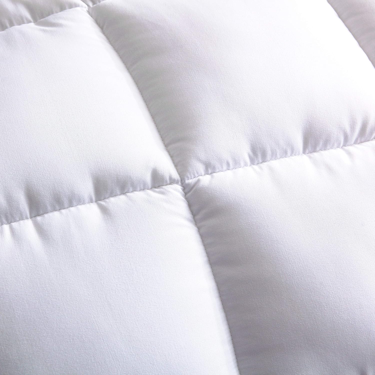 Exclusivo Mezcla Queen Size Down Alternative Comforter Quilted Duvet Insert with Corner Tabs for All Seasons - Soft,Lightweight and Machine Washable(88"x 88", White)