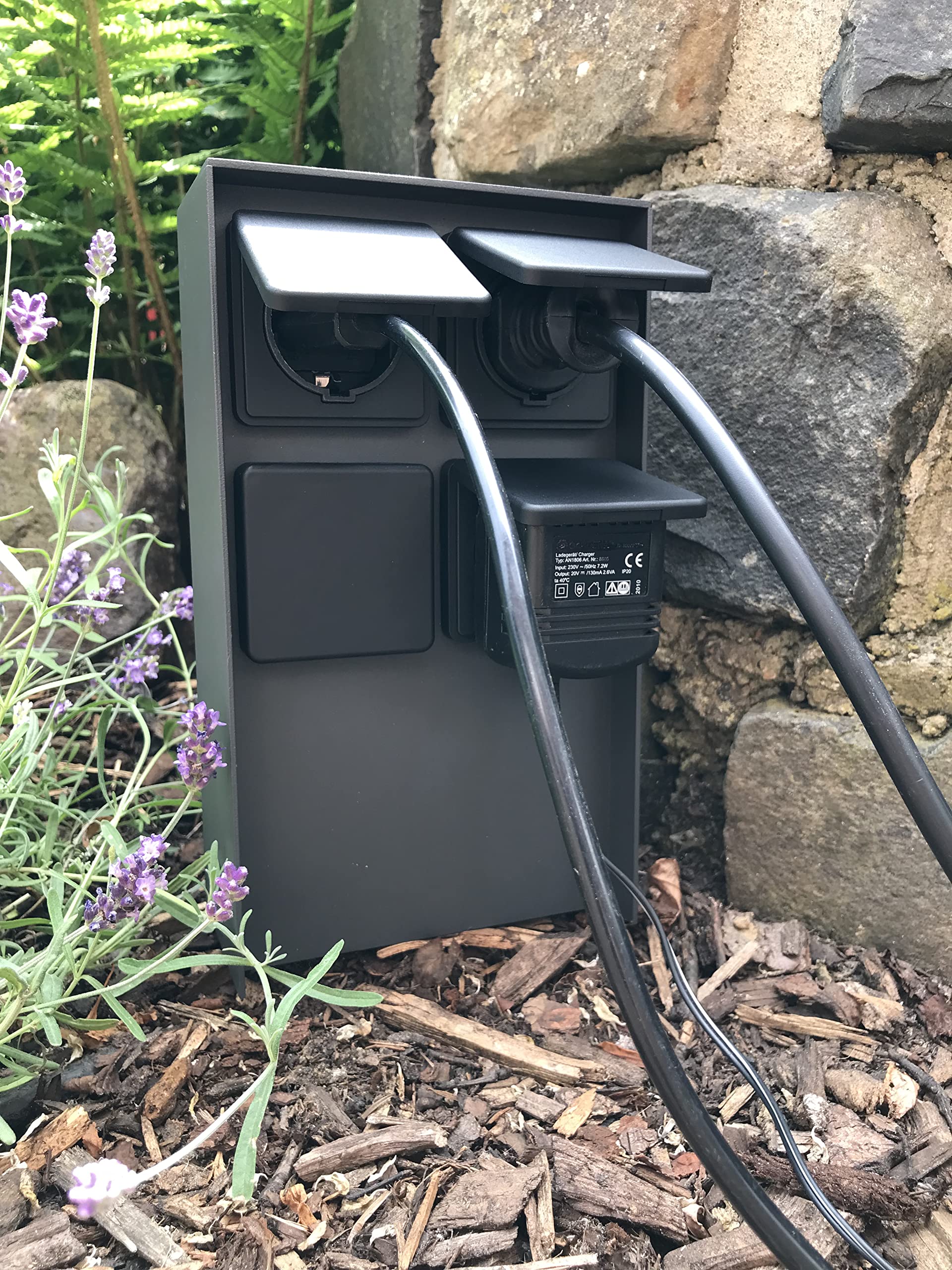 BOLD 19561 Prise de Courant extérieure pour Jardin Abano avec fiche à 4 Prises en Anthracite (Prise de Courant extérieure IP44 | 3680 Watt | Installation Facile | Emballage sans Plastique)