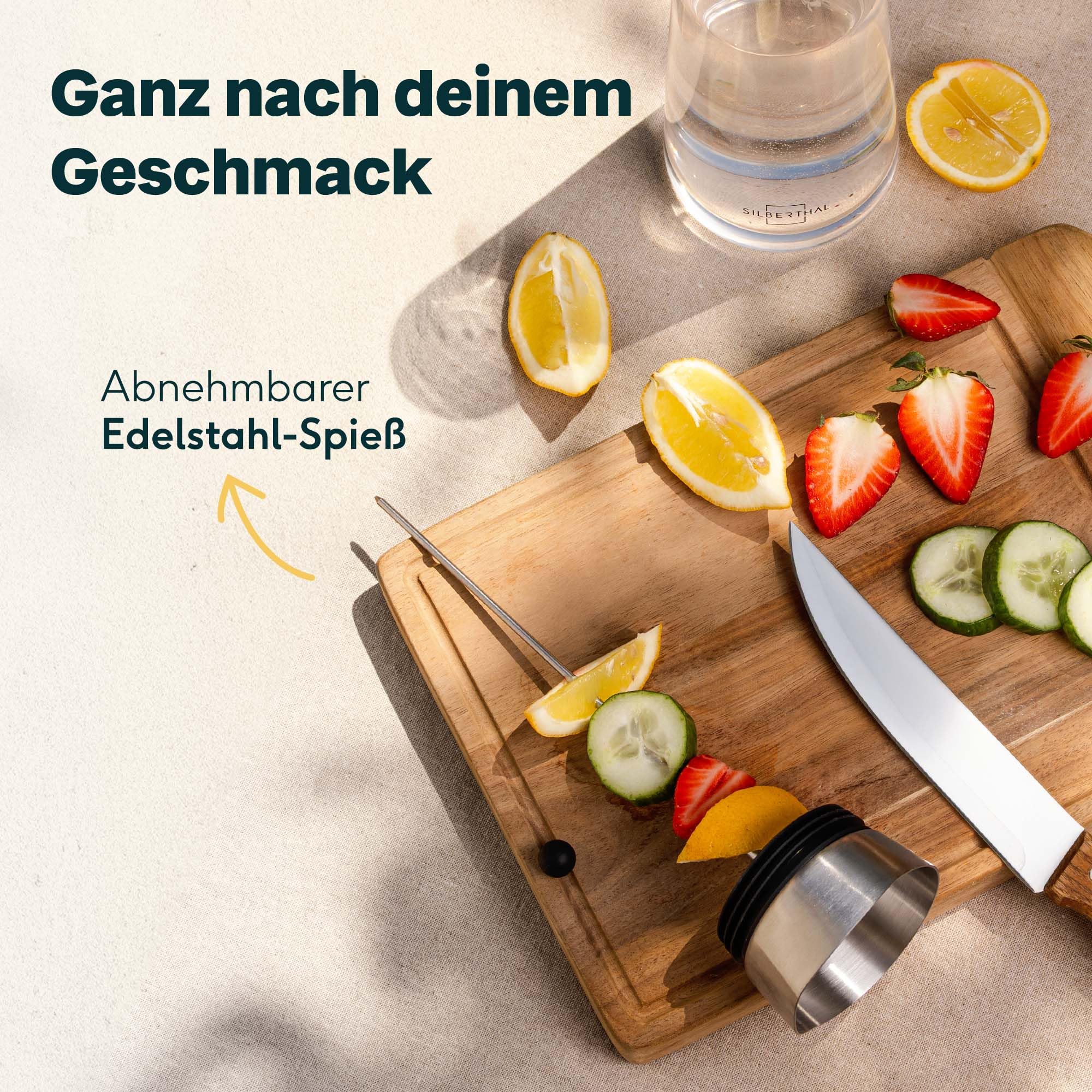 SILBERTHAL Glaskaraffe mit Deckel und mit Fruchtspieß - Edelstahl Deckel öffnet mit Kippen - Wasserkaraffe mit Fruchtsieb Transparent