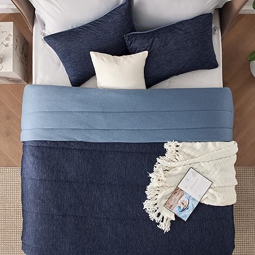 Miniatura 5 de Bedsure Juego de edredón Cal King, juego de cama refrescante y cálido, edredón reversible azul marino para todas las estaciones, 3 piezas, 1 edredón