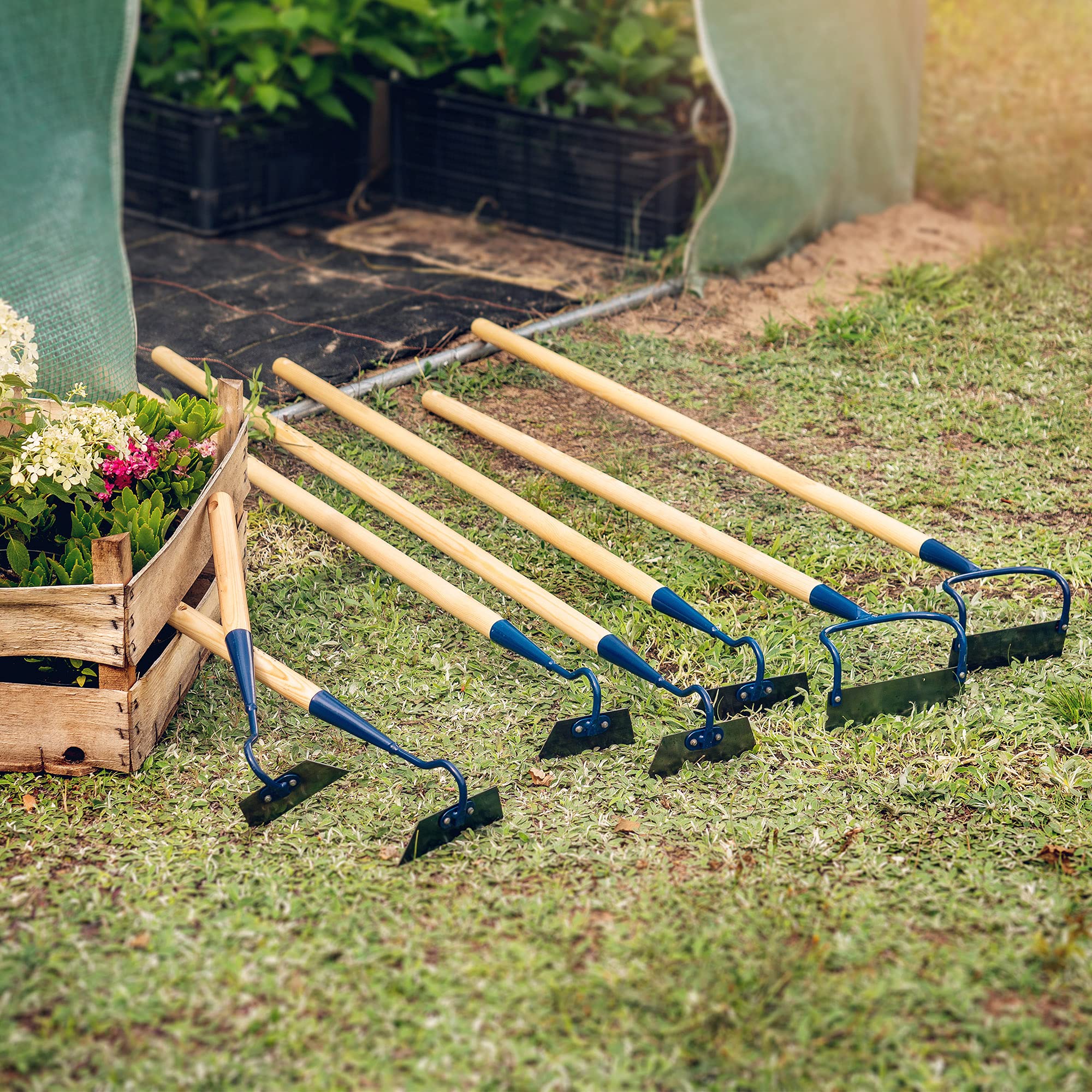 KADAX Garden Hoe Fatta di Metallo, Legno con Un Gambo Fatto di Legno, Erba allentarsi, ventilare e diserbo Pavimento, Accessori Rimuovere Le (W: 12 cm, Forma trapezoile)