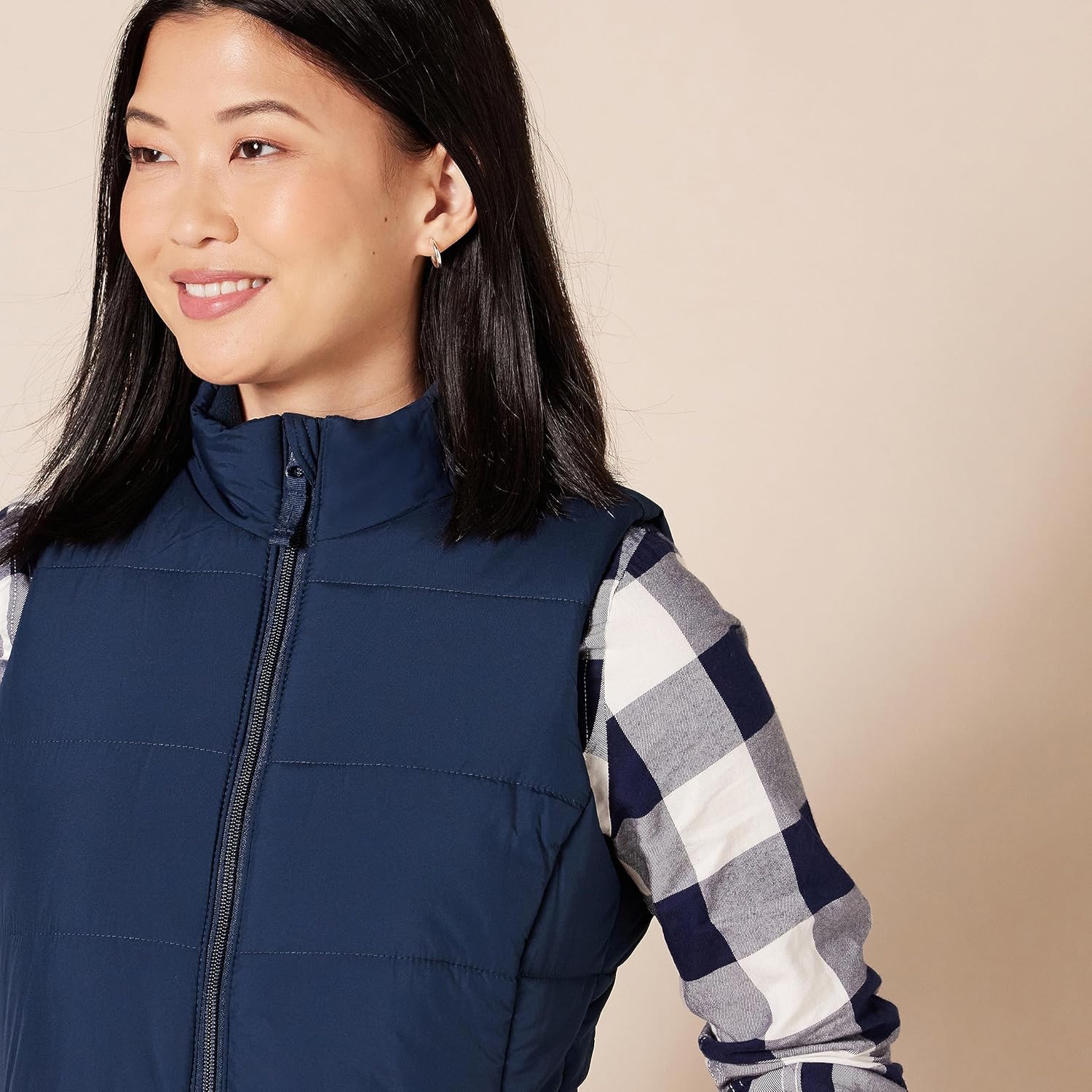 Amazon Essentials Women's Mid-Weight Puffer Vest - Image 4