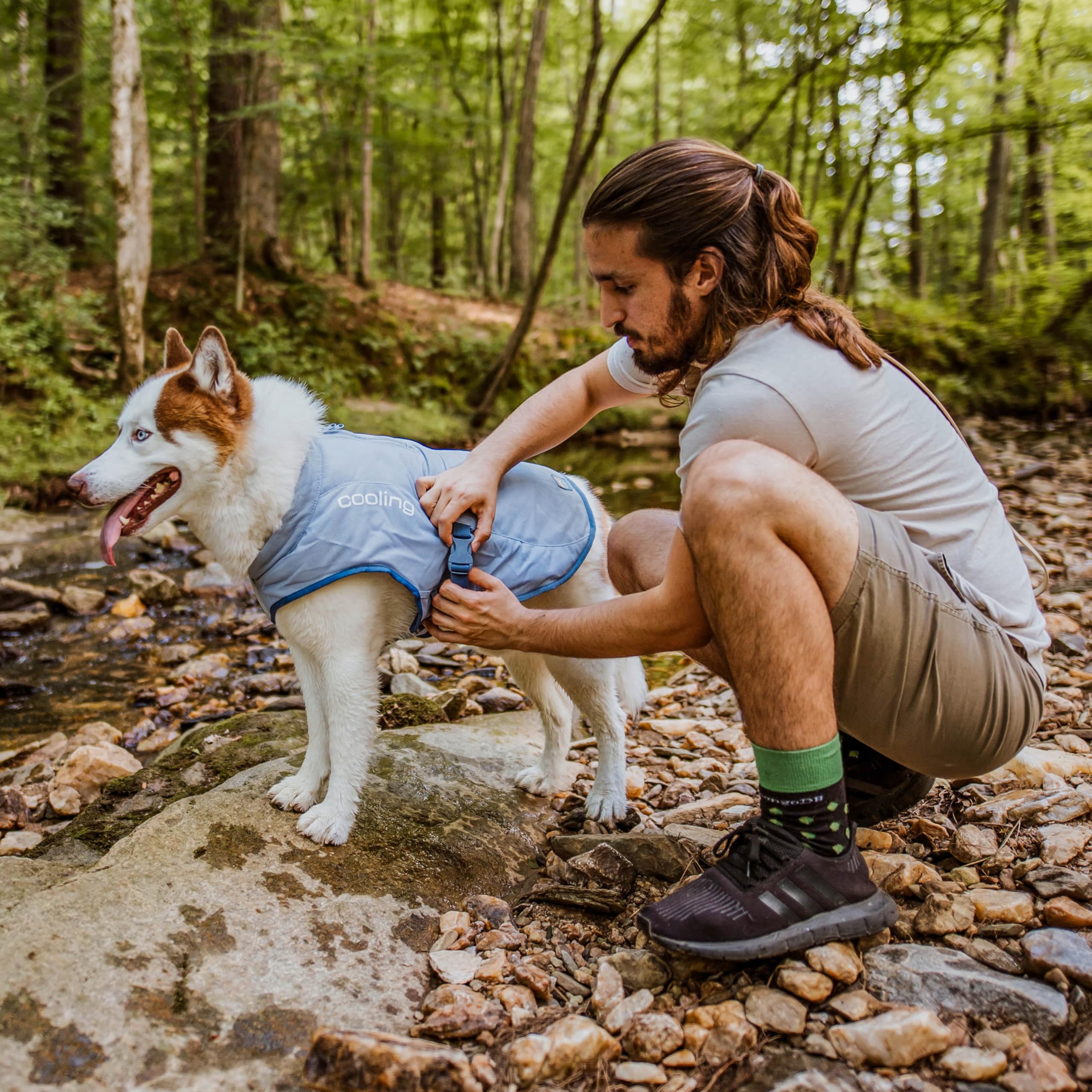 Kurgo Core Cooling - Chaleco de Verano para Perros - para Climas Cálidos con Tejido de Enfriamiento Evaporativo, Compatible con Arnés y Reflectante - Gris - Talla L