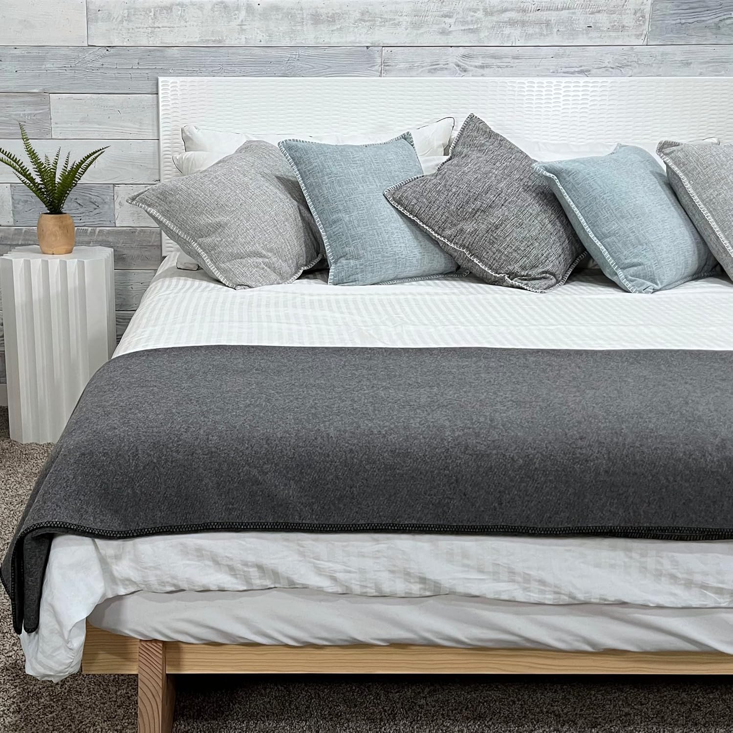 EKTOS 90% Wool Blanket, 4.5 lbs, Warm, Thick, Washable, Large 66" x 90", US Military Style | Perfect for Camping, Outdoor Adventures, Sporting Events, Survival & Emergency Kits (Grey) : Sports & Outdoors