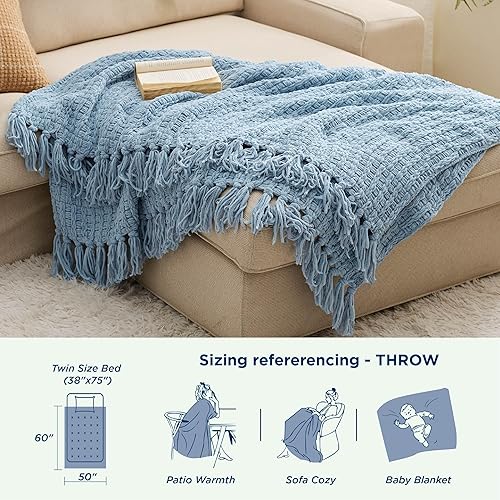 Miniatura 11 de Bedsure Mantas de Felpilla para Sofá - Manta de Chenilla Tejida de Punto Grueso Texturizado - Manta Boho Decorativa Súper Suave y Cálida con Borlas