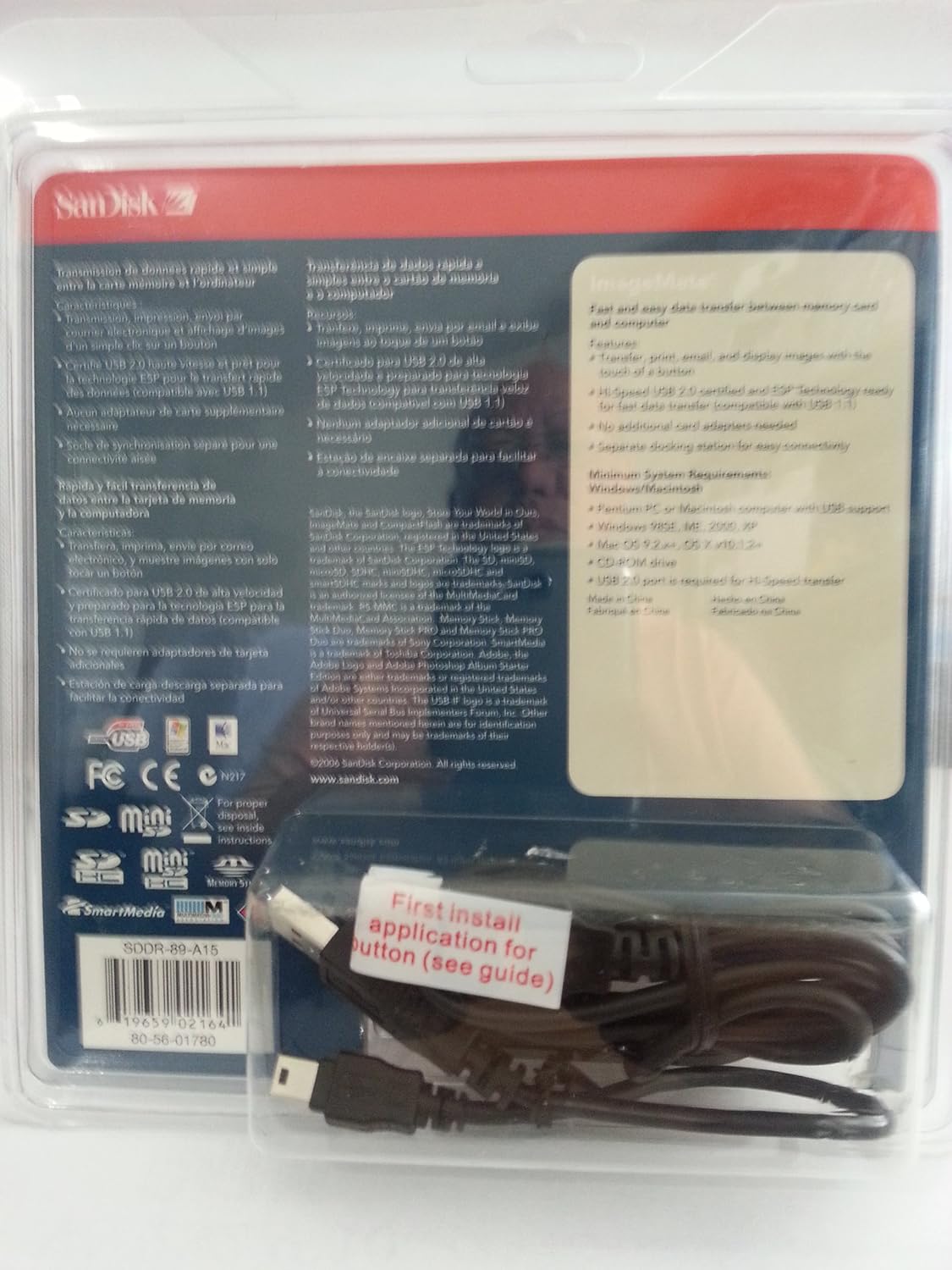 Avvicinamento view of the SanDisk ImageMate 12-in-1 Card Reader showing various memory card slots