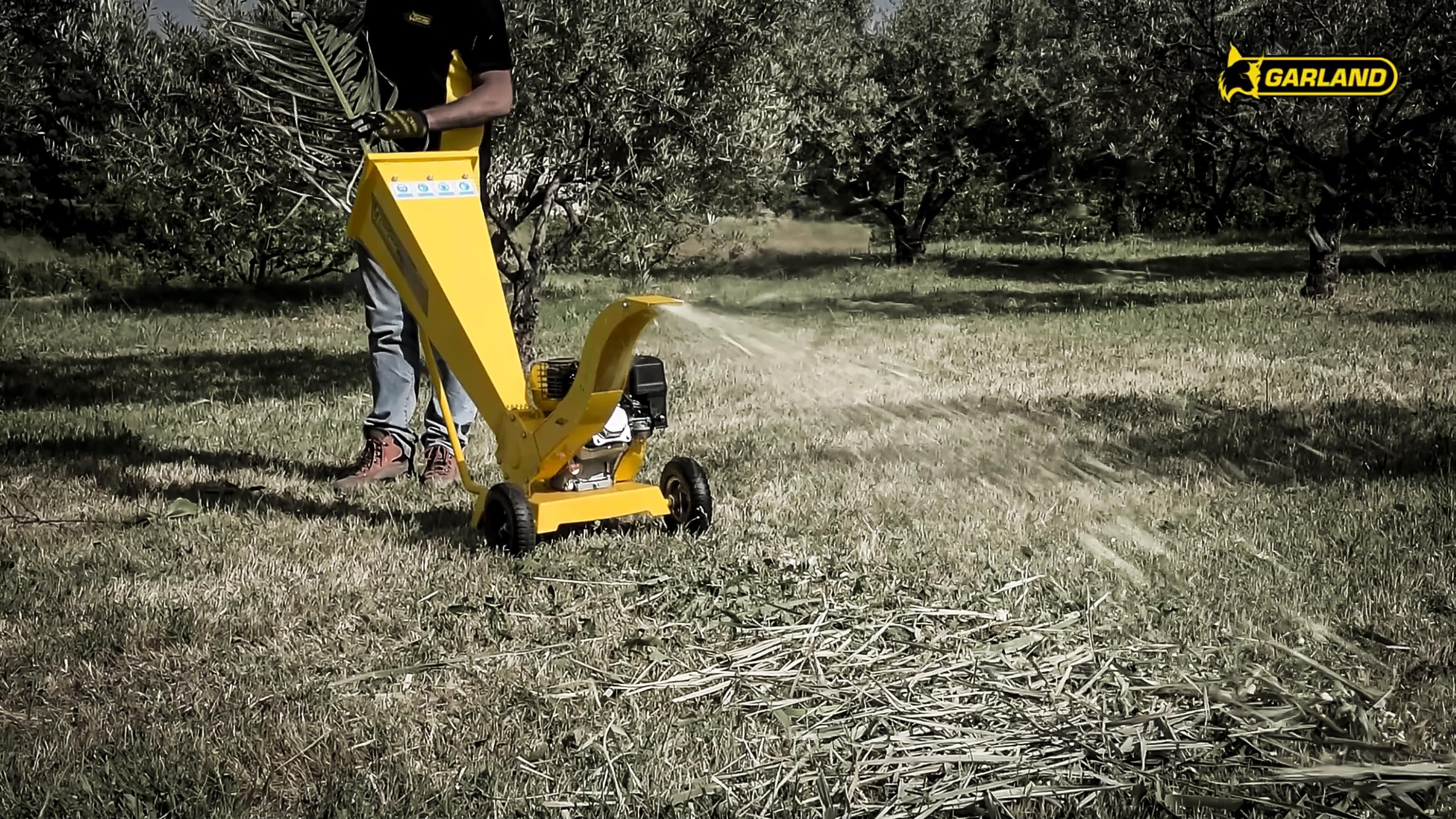 GARLAND CHIPPER 780QG-V23 – Biotrituradora gasolina 4T, 212 cc, 5,8 CV, tritura ramas hasta 6 cm, rodillo axial con cuchilla y contracuchilla, ruedas macizas, tobera orientable, SC System
