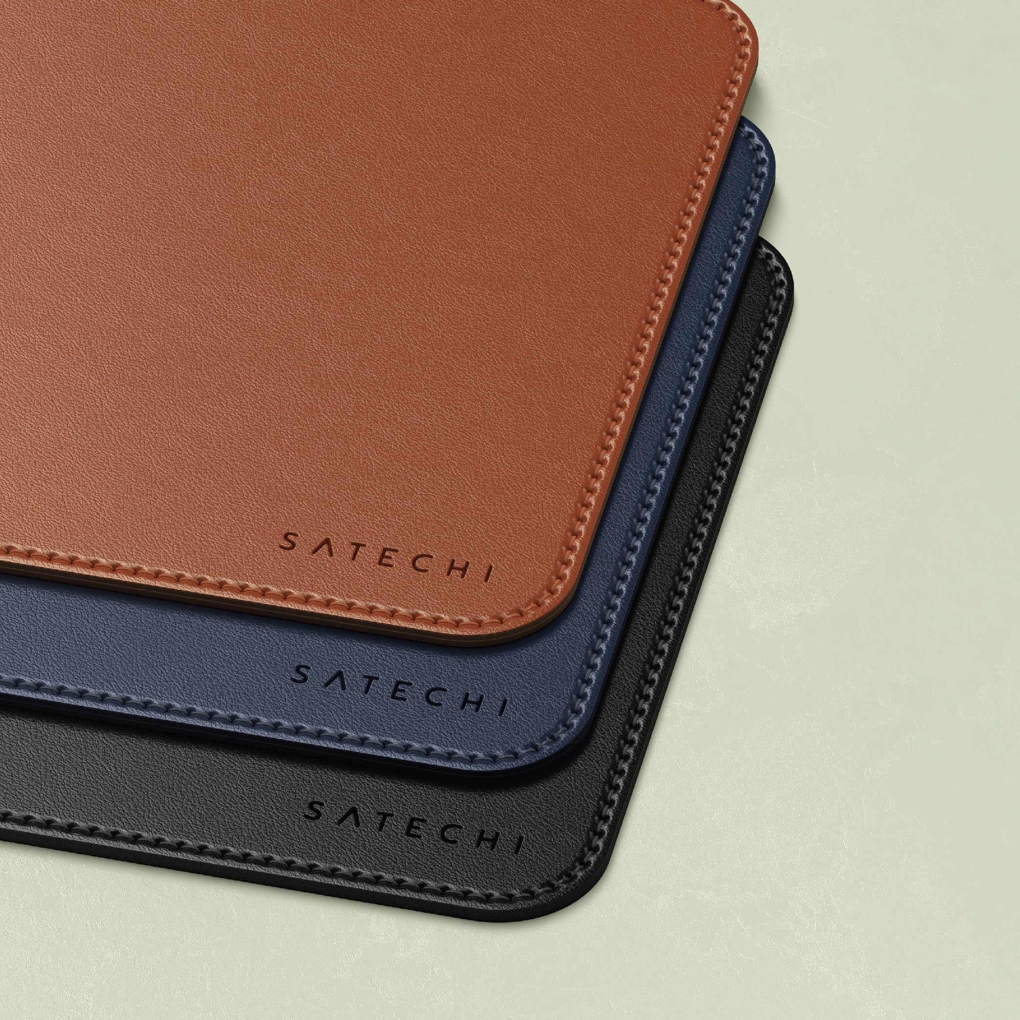 SATECHI Alfombrilla para Ratón 25 x 19 cm, Mouse Pad para Oficina y Hogar, Tapete Elegante, Reversible y Resistente a Arañazos - Material Premium (PU), Mousepad Marrón
