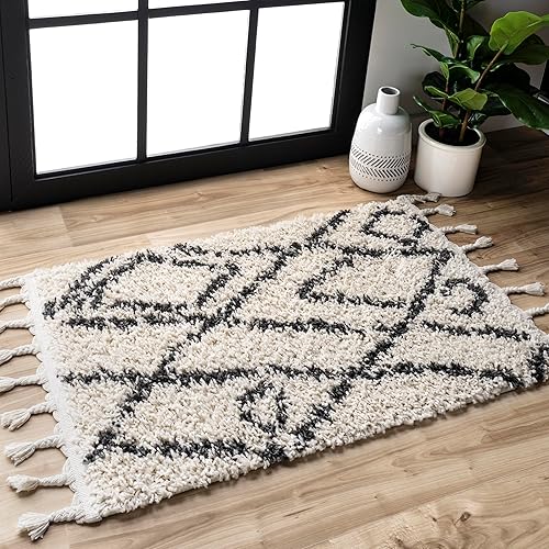 nuLOOM Nieves - Alfombra marroquí con borlas de diamantes, 2 x 3, color blanco roto