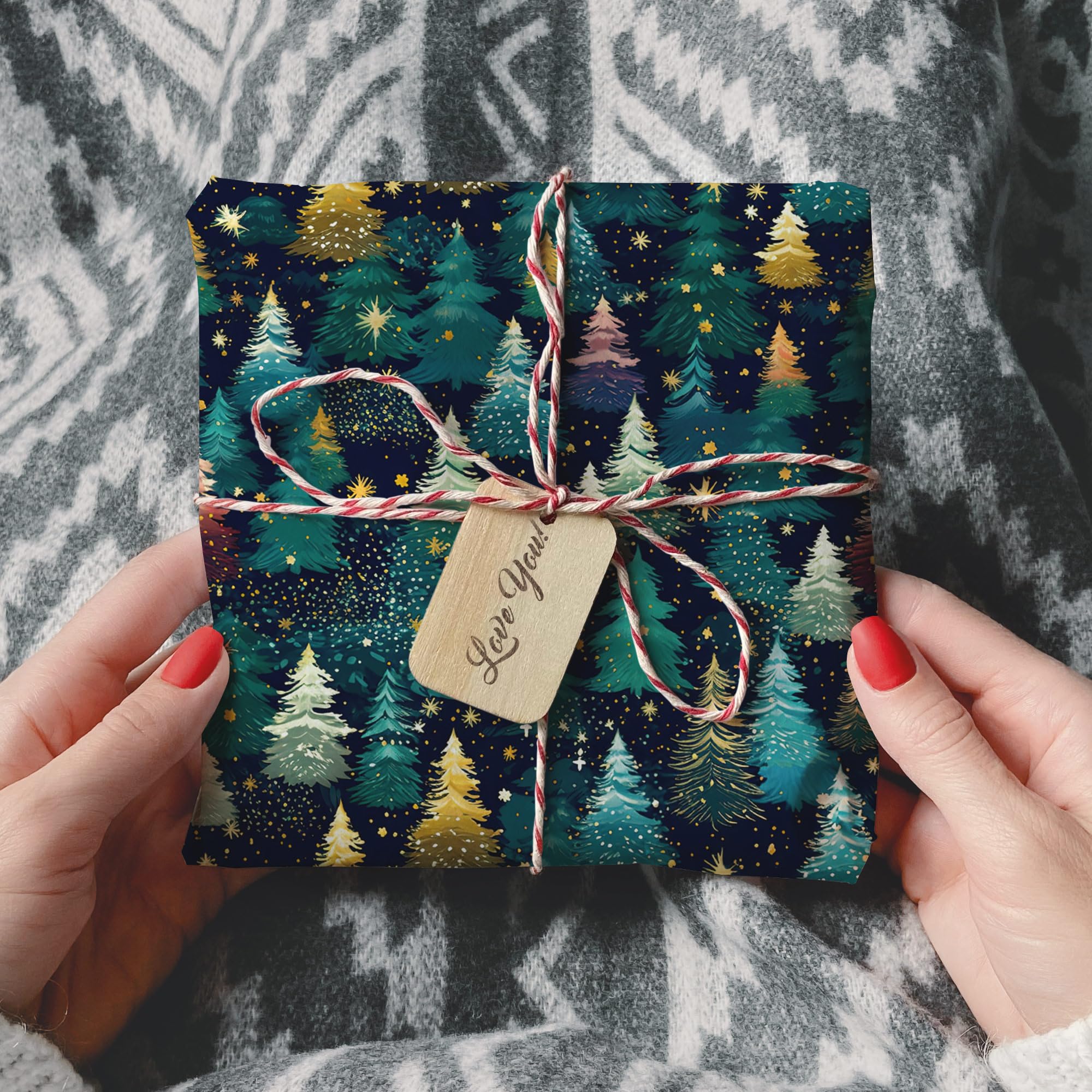 SaringSwoon Papel de regalo de árbol de Navidad para niños y adultos, papel de regalo de Navidad con cielo nocturno estrellado, diseños de árboles de Navidad y estrellas para vacaciones de invierno,