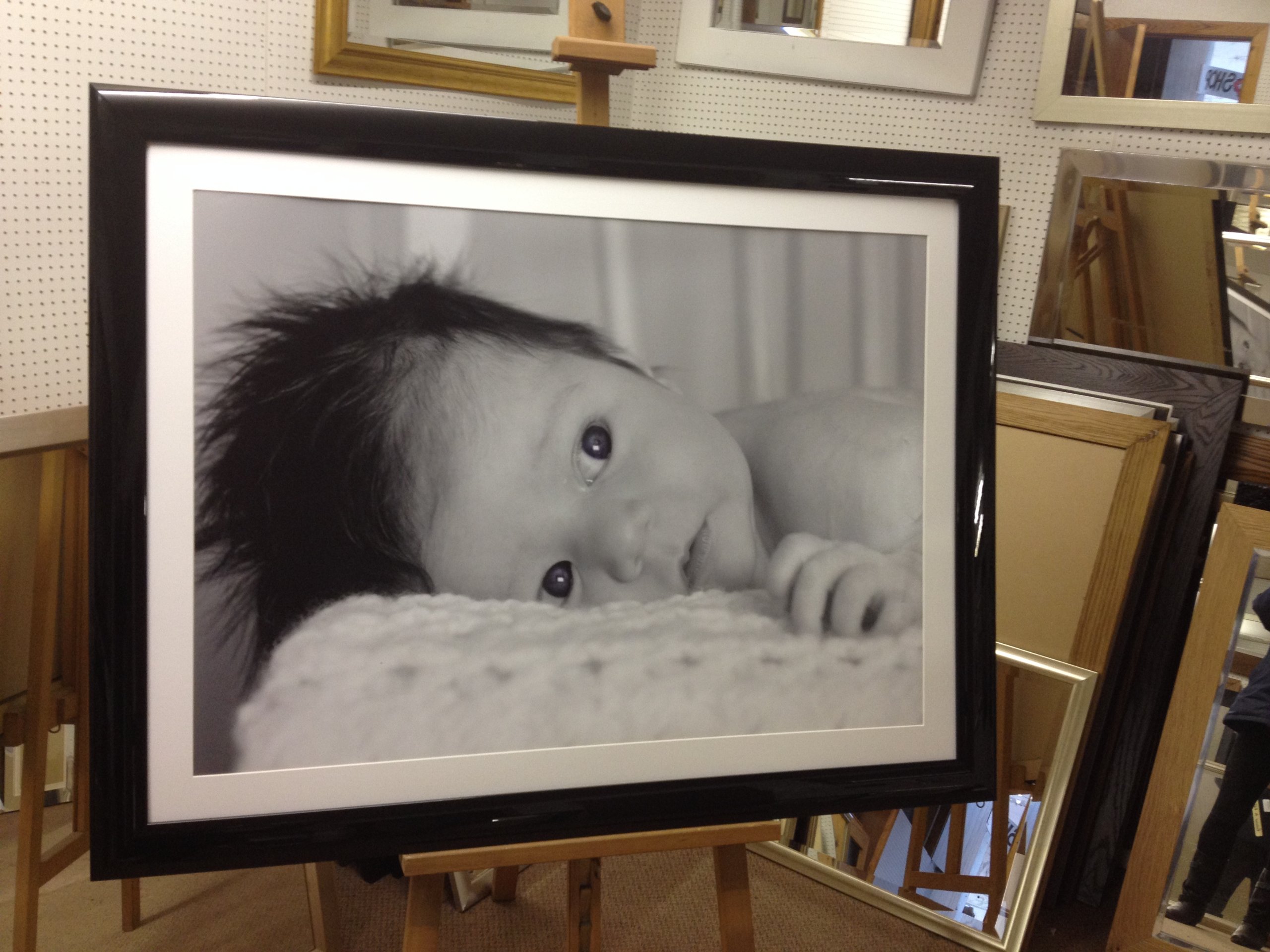 MODERN 39mm SHINY BLACK PICTURE/PHOTO FRAMES WITH WHITE PICTURE MOUNT(AJ536) - VARIOUS SIZES (12” x 10” to fit 10”x8” image)