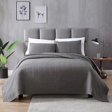Stitched Quilt Pattern Bedspread 