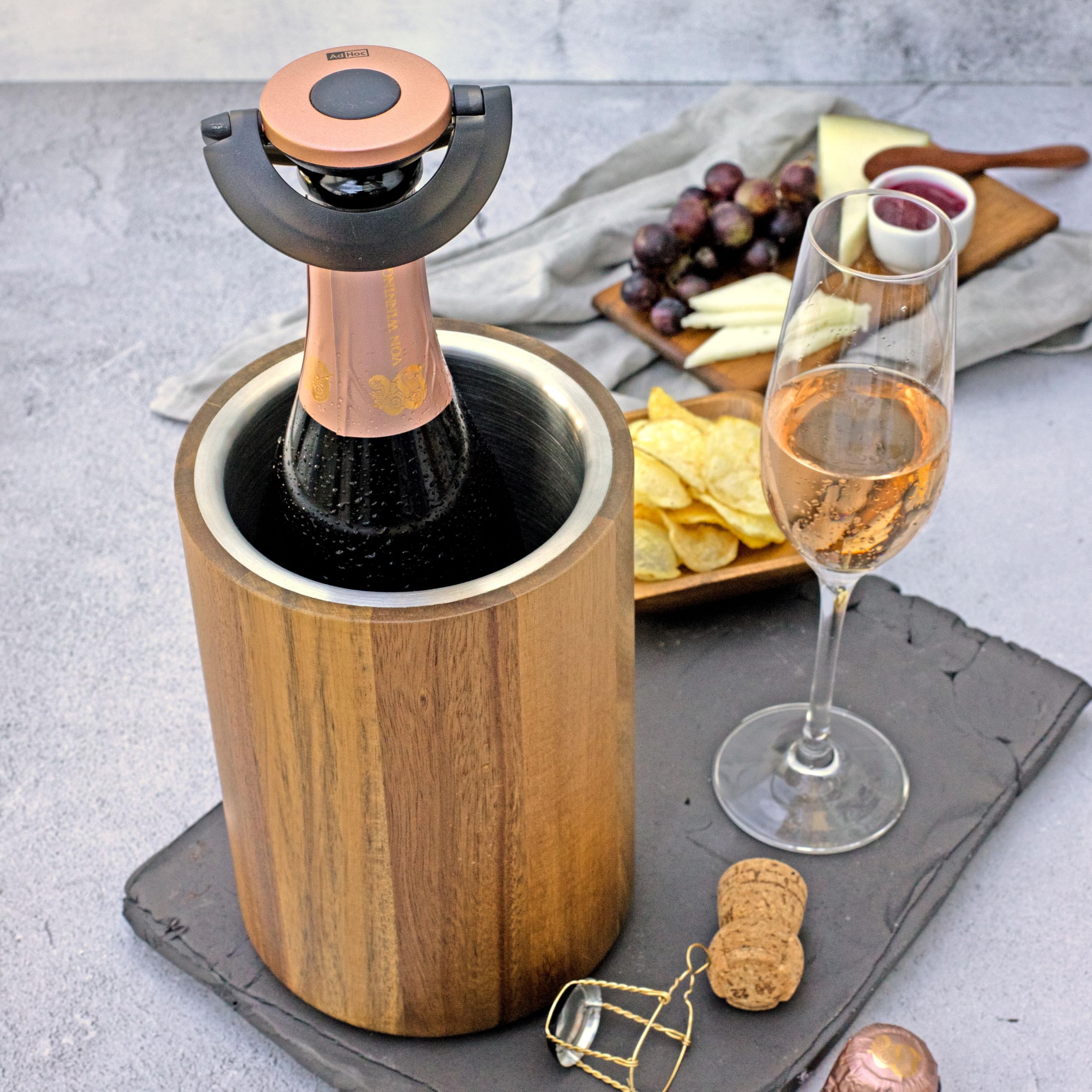 AdHoc WK30 Flaschenkühler für Wein, Sekt, Champagner VINE | für alle Arten von Getränkeflaschen geeignet | Akazienholz, Edelstahl