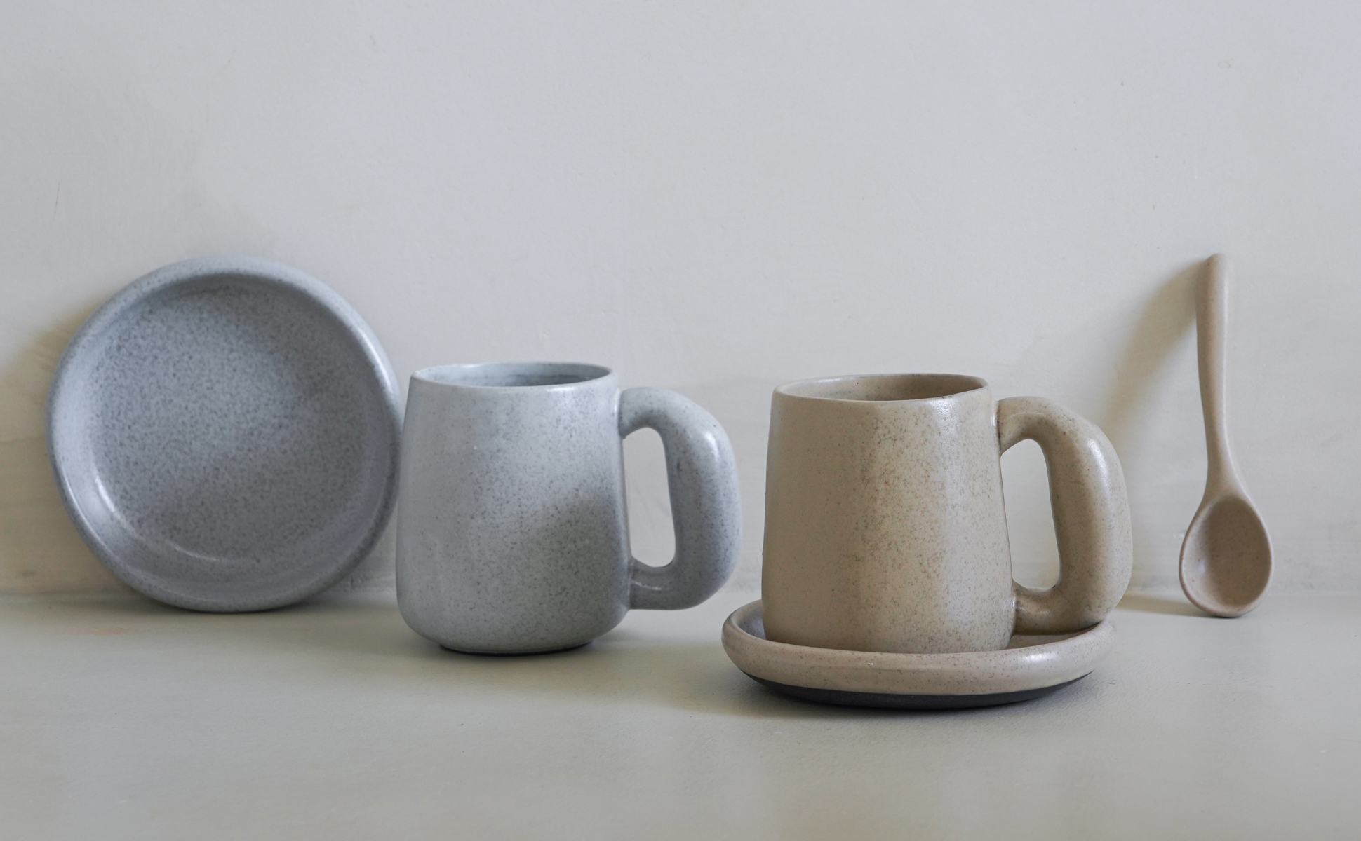 Juego de 2 mugs cerámicos grandes Uaral 20oz Gris oscuro miniatura 7