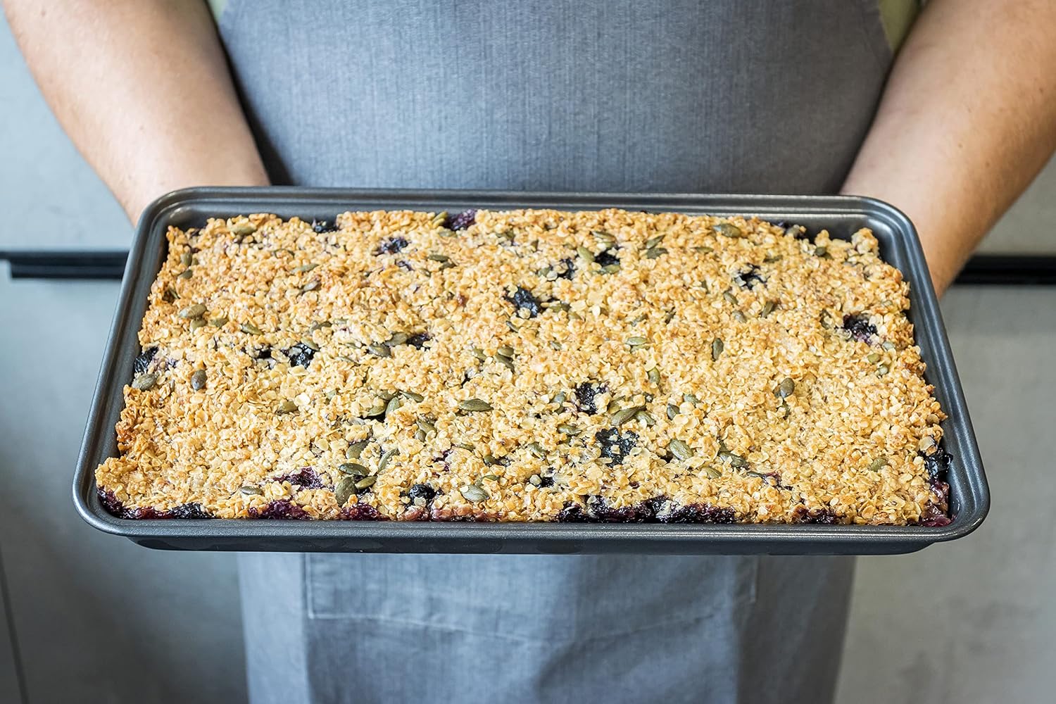 Masterclass Non-stick Traybake / Brownie Tin, 34 x 20cm (13.5" x 8")