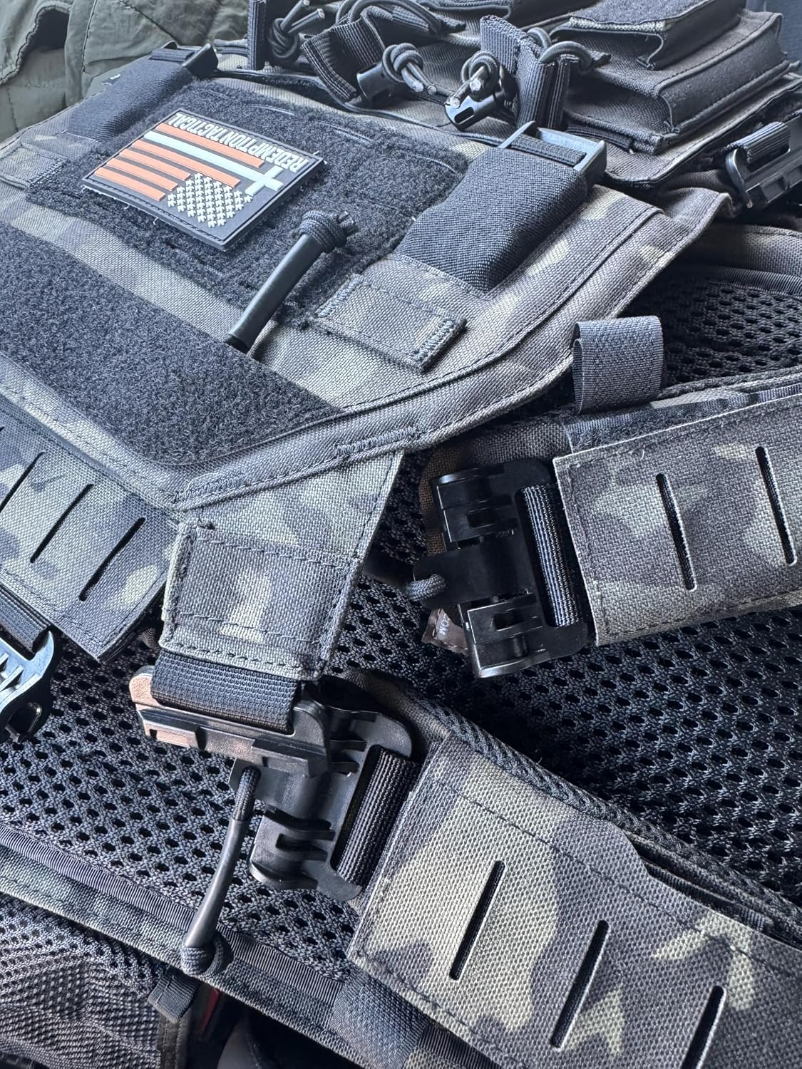 Redemption Crusader 2.0 Molle Quick Release Buckles Airsoft Vest With Adjustable Size Sides And Triple Pouch