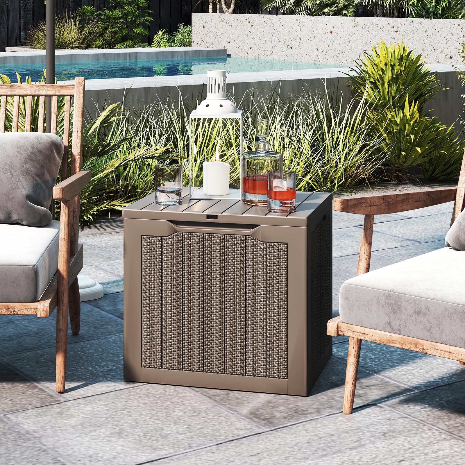GOPLUS Caja de Cubierta Impermeable, Mesa Auxiliar de Patio de 106 L con Tapa Bloqueable, Superficie Estilo Mimbre, Caja de Almacenamiento para Herramientas de Jardinería, Cojines, Piscina (Marrón)